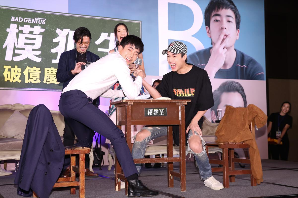 《模犯生》主角來台時，掀起追星熱潮。