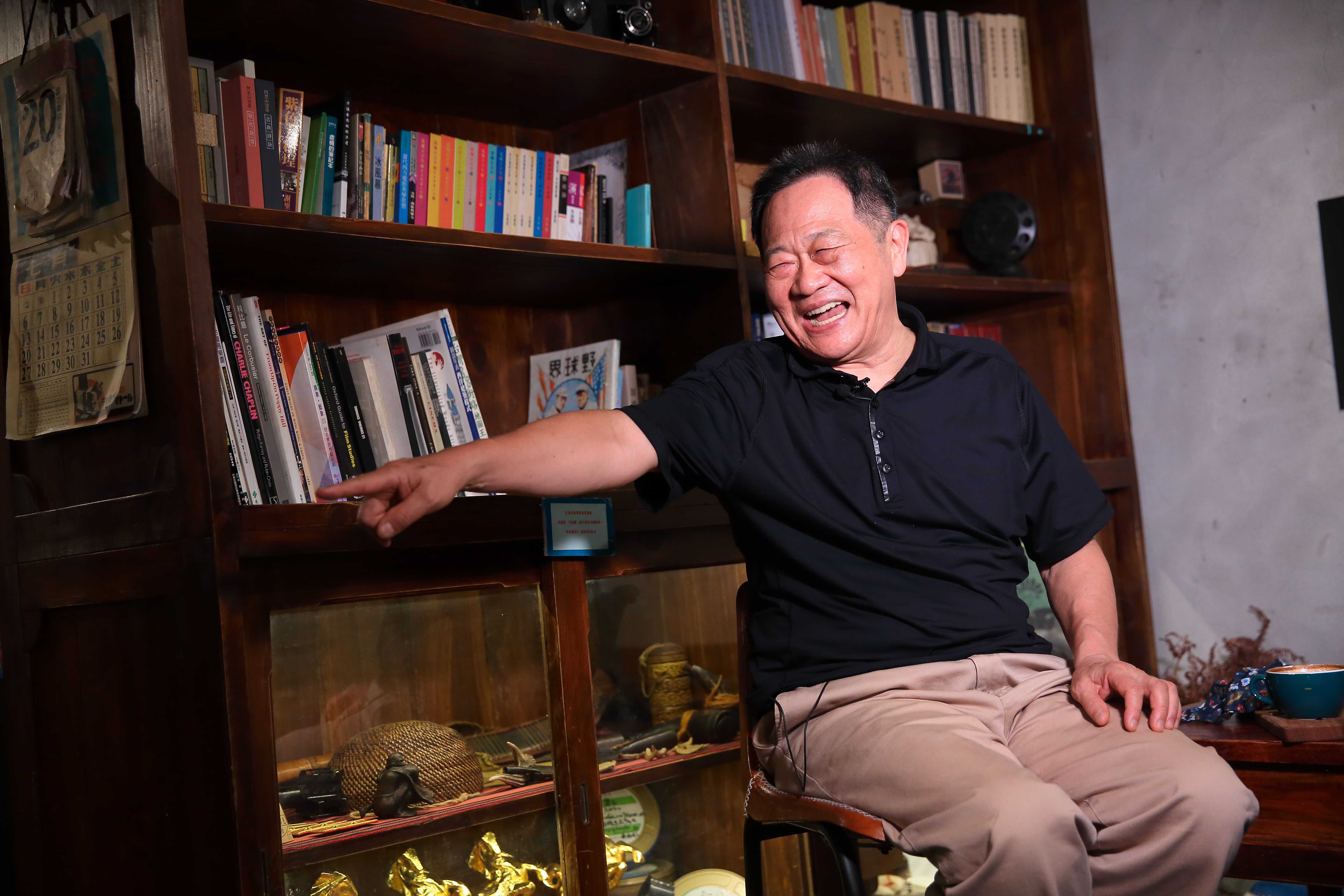 聊到自己的糗事，李錫錕會笑的像孩子一樣奔放。