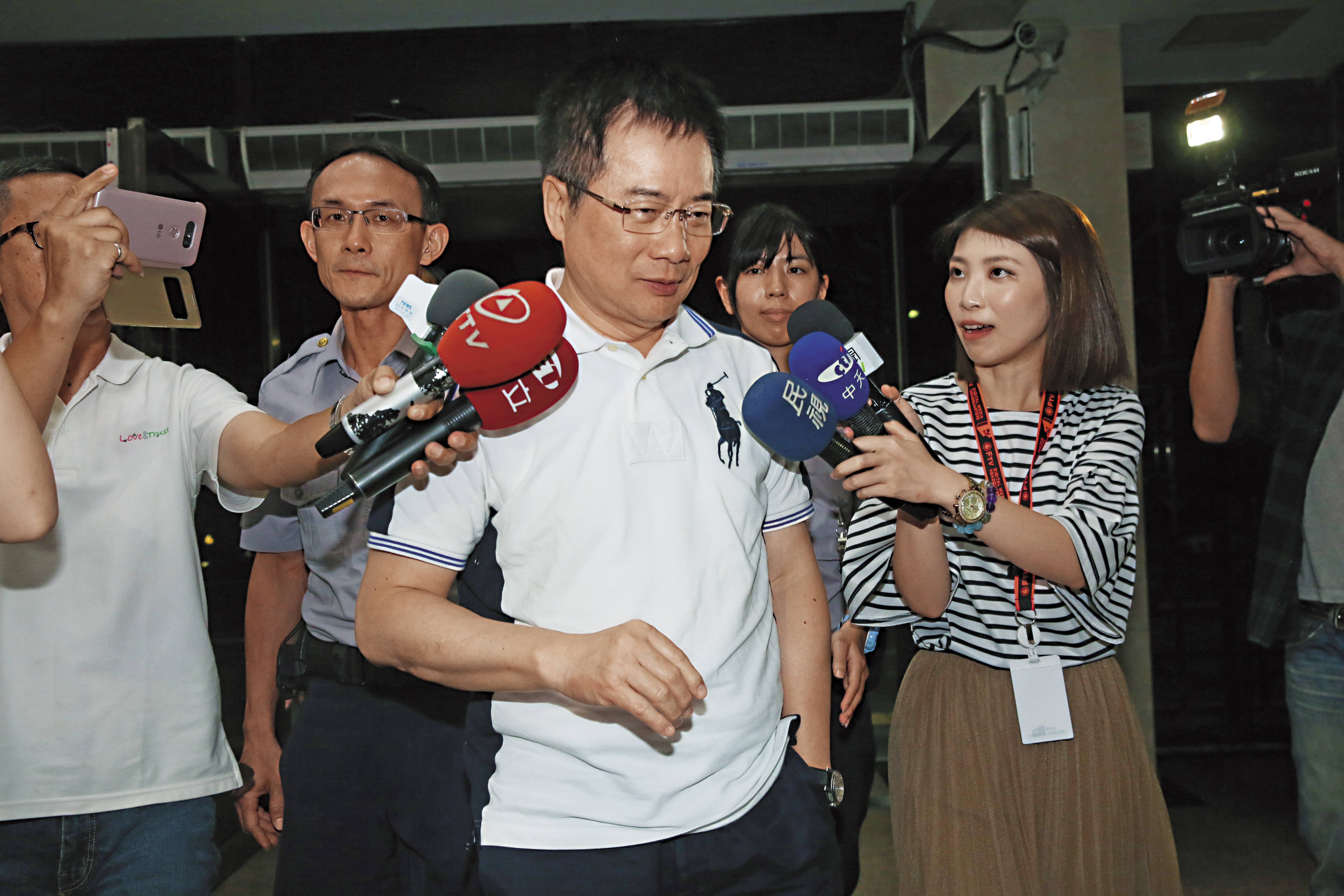 蔡正元遭收押至今3個月，否認侵吞中影減資款，反咬三中交易案疑點重重。