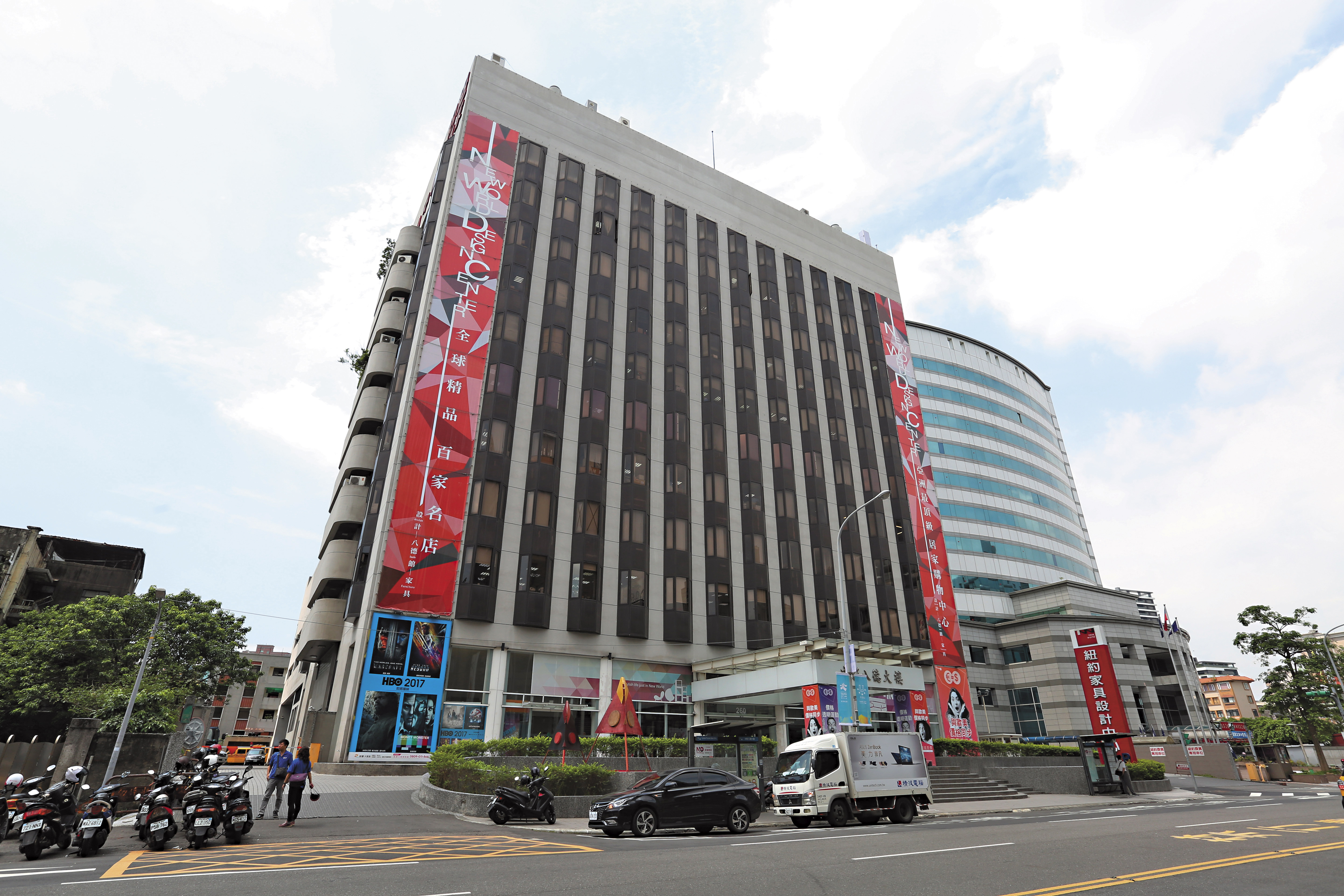 北市八德路華夏大樓堪稱金雞母，攸關中影是否賤賣關鍵。