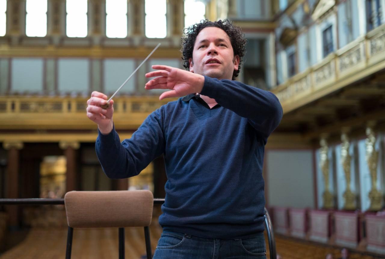 因為委瑞內拉總統作梗,讓知名指揮家杜達美(Gustavo Dudamel)率領的西蒙‧玻利瓦爾交響樂團取消了亞洲巡演。(翻攝Gustavo Dudamel臉書)