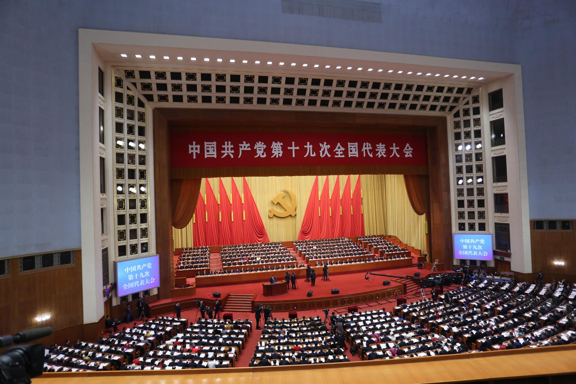中共第19次全國黨代表大會今早開幕，習近平提及，承認「九二共識」歷史事實，認同兩岸同屬一個中國，雙方就能開展對話。（東方IC）