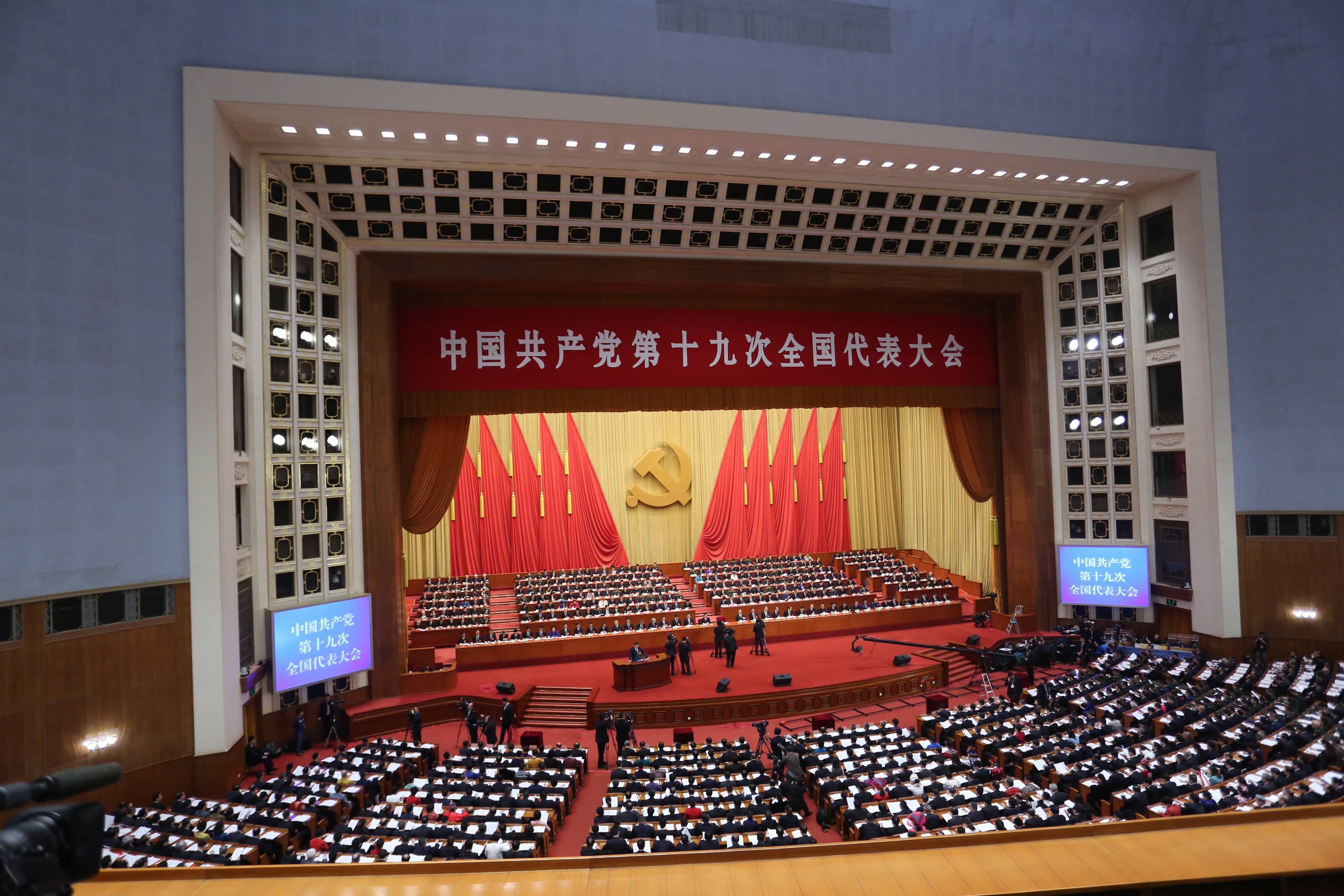 中共第19次全國黨代表大會今早開幕,習近平提及,承認「九二共識」歷史事實,認同兩岸同屬一個中國,雙方就能開展對話。(東方IC)