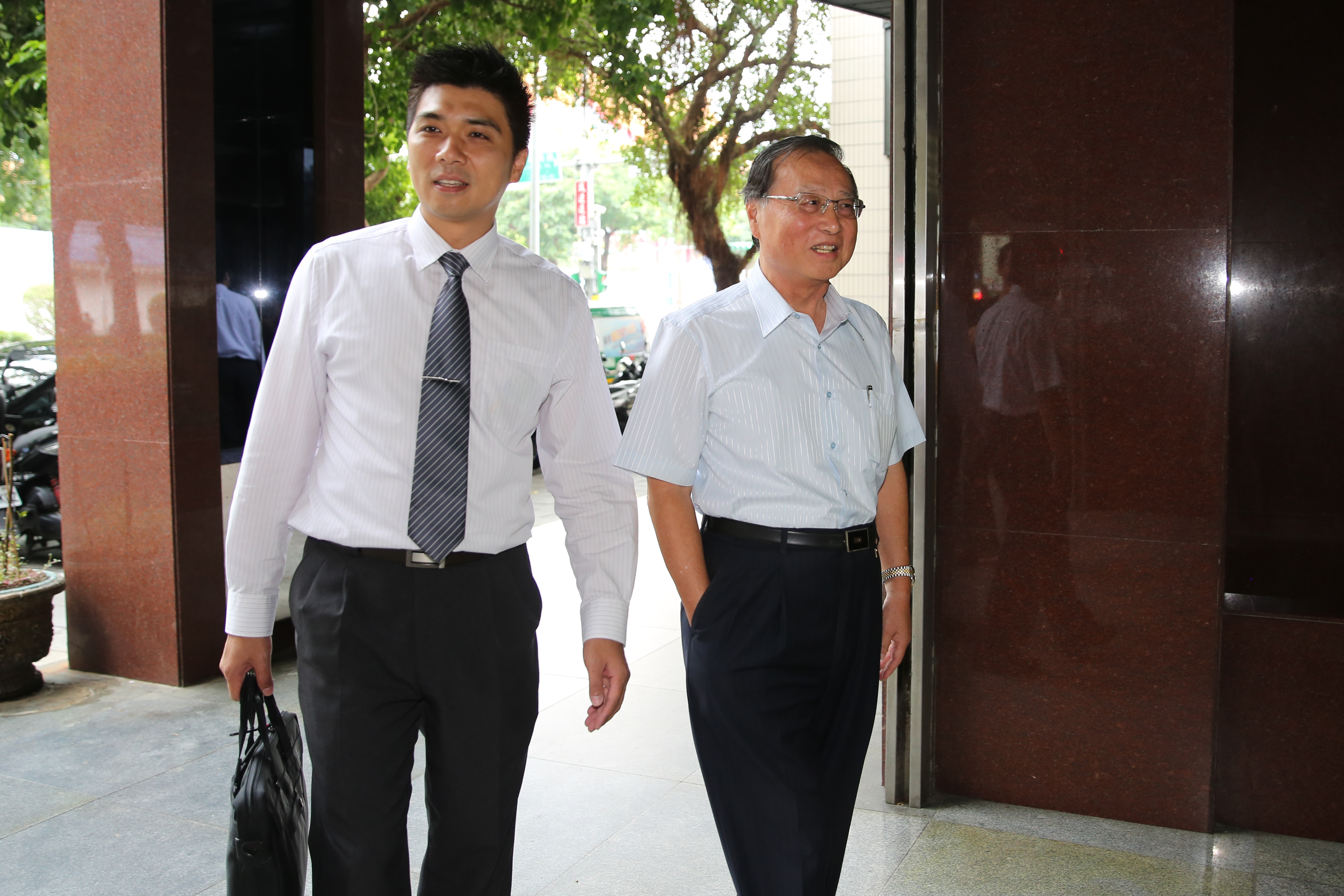 檢方以被告身分約談前中投董事長張哲琛。