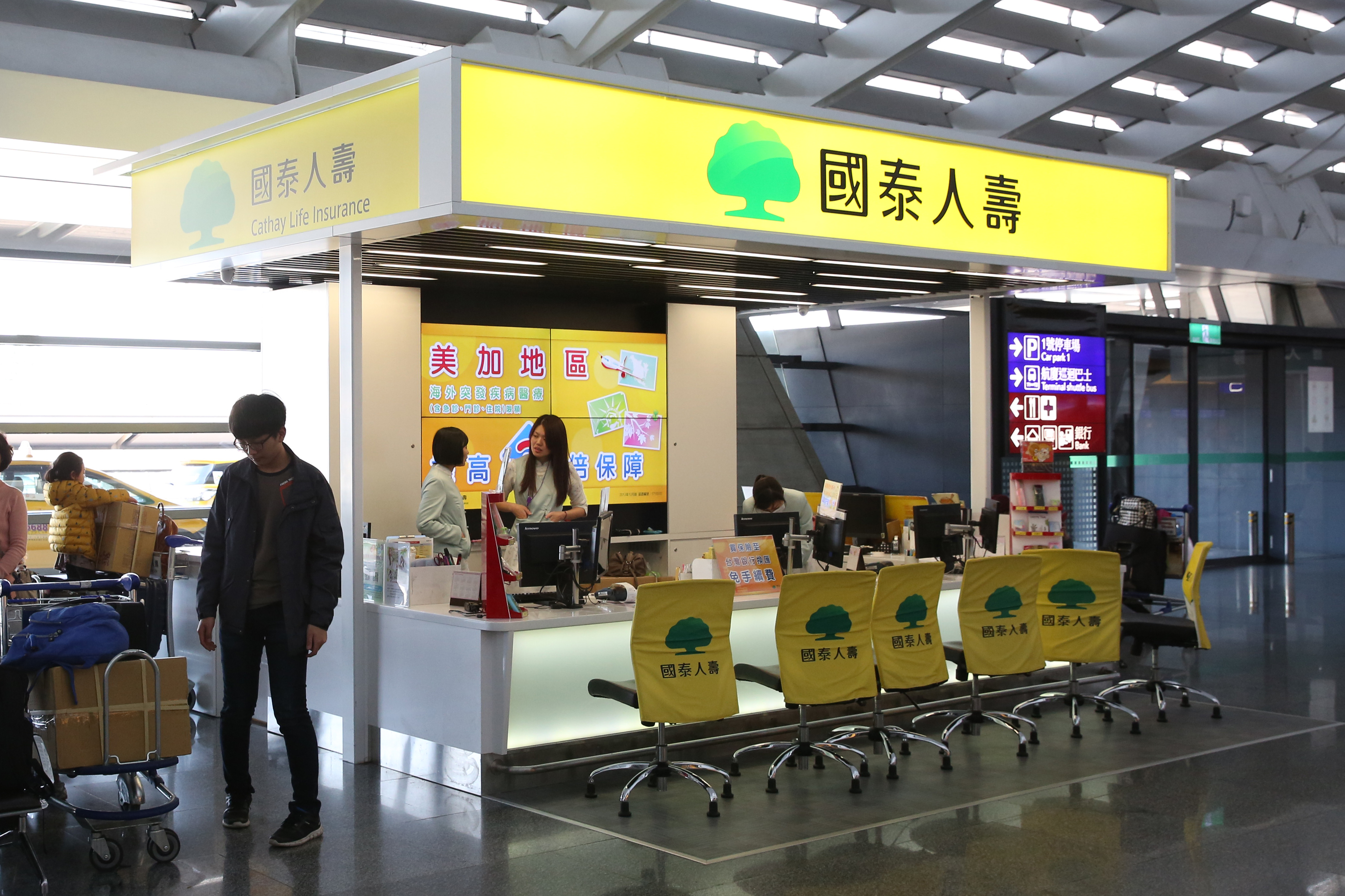 早年趙庭曾經和媽媽融資買進破千元的國泰人壽股票，現在她不再躁進，長期投資國泰金領取穩定配息。