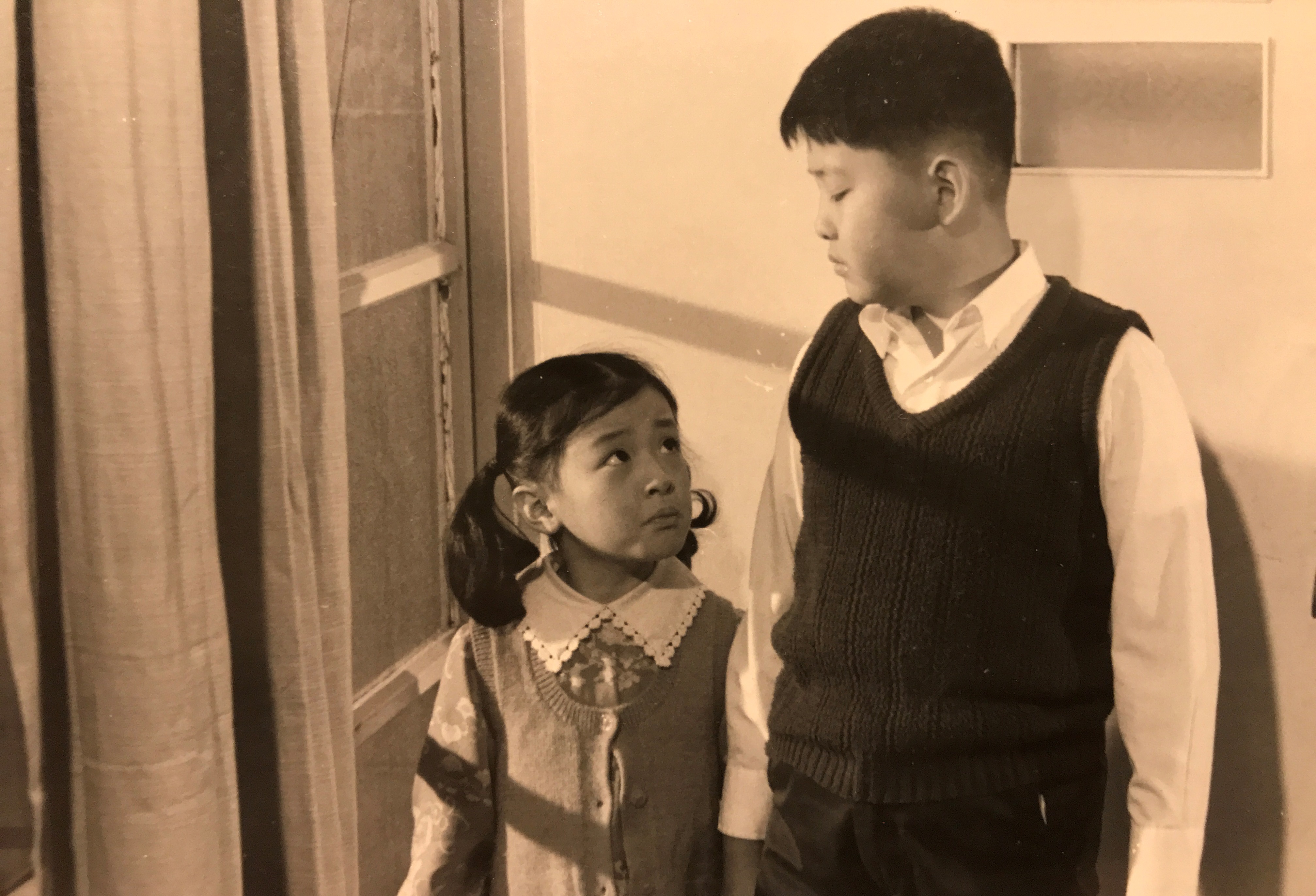 4歲就出道成為家喻戶曉的童星，趙庭（左）從小就很有演藝戲胞。（趙庭提供）