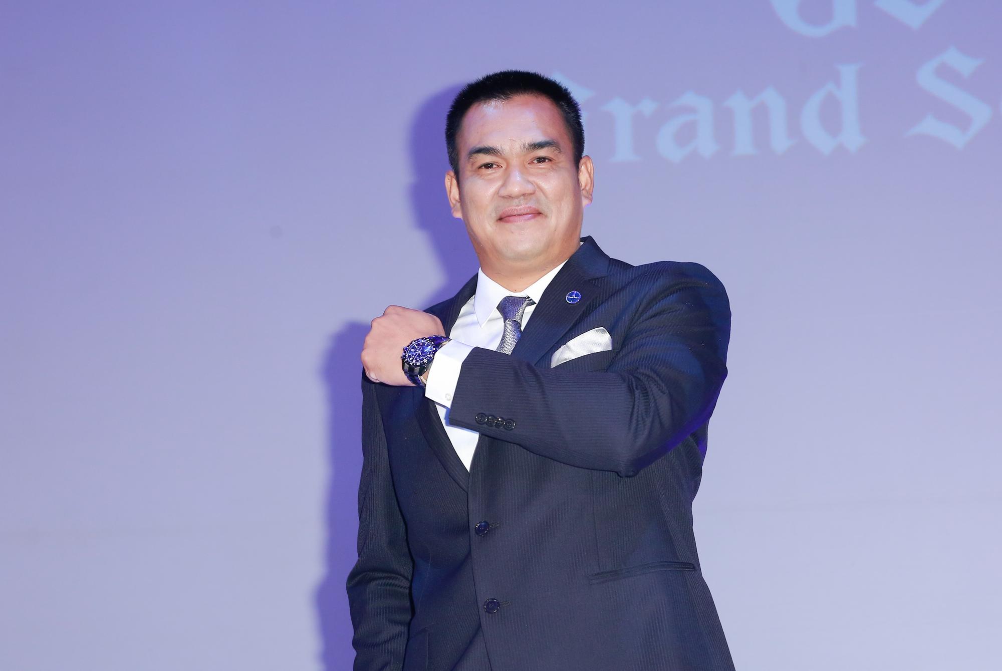 陳金鋒為Grand Seiko走秀，架式不輸男模。