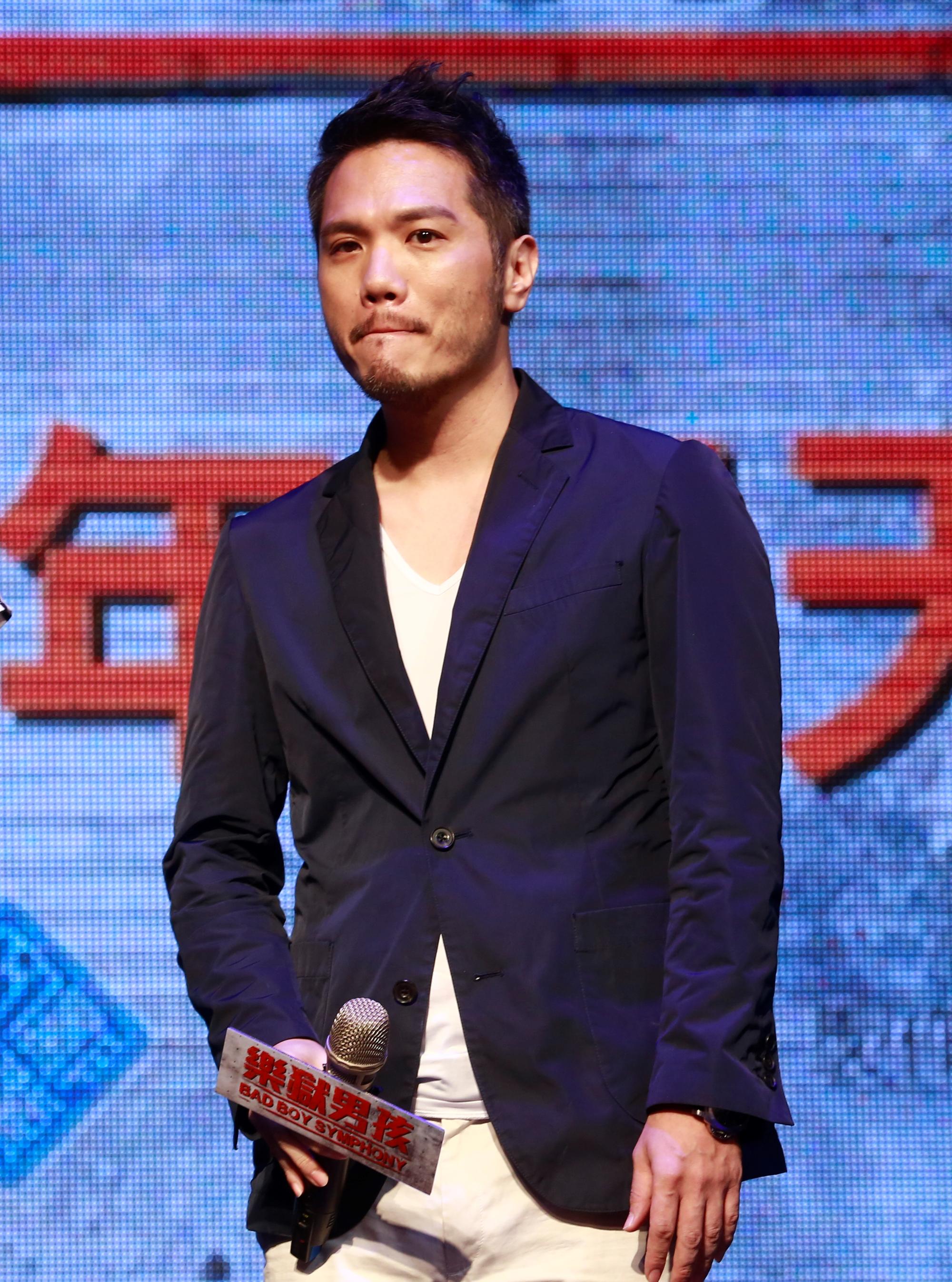 導演孫啟明把演員們關起來集訓，拍攝時的緊繃情緒也讓他曾大聲罵過演員，因此遭到大家賭爛，還吃霸王餐拗他付錢。