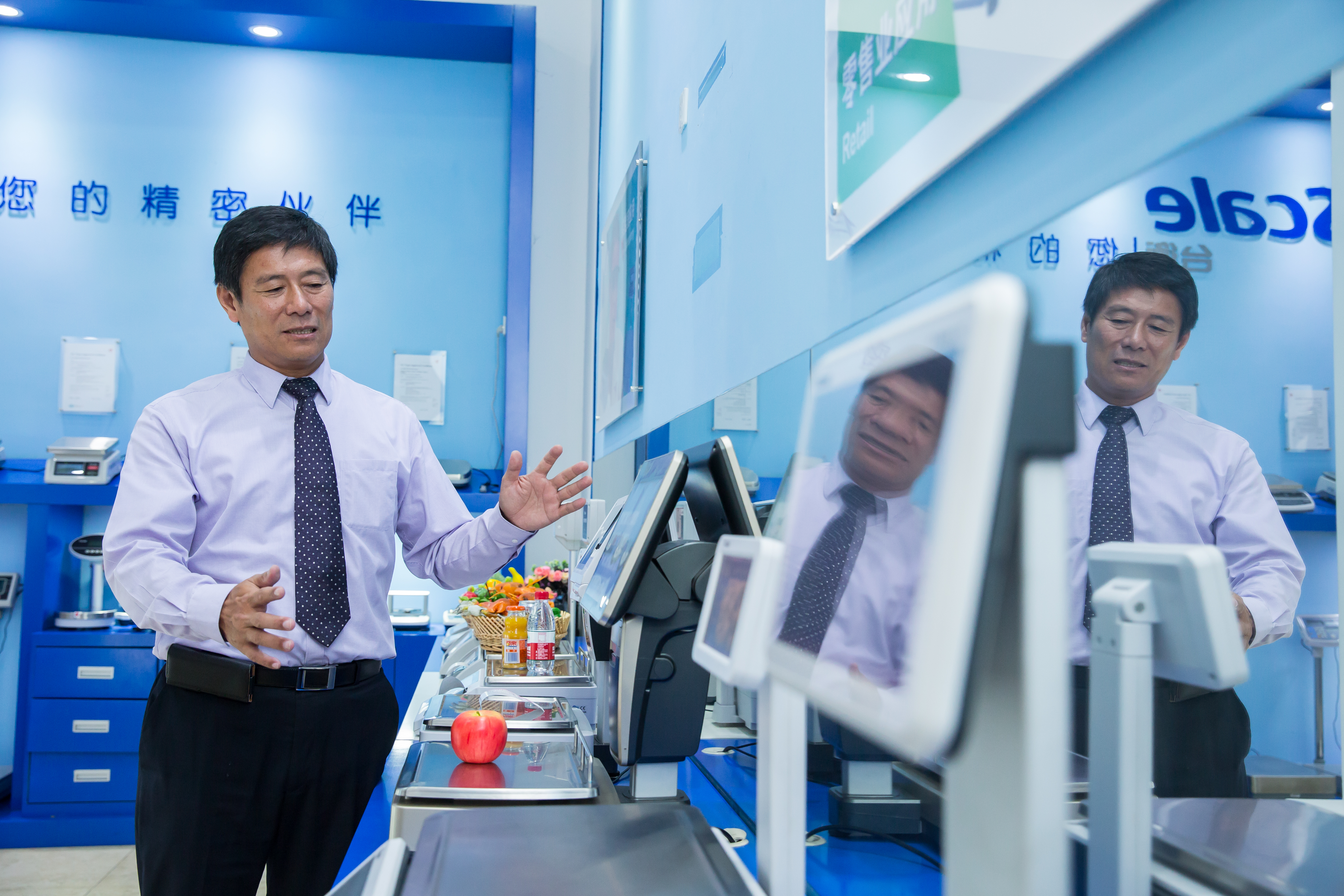 鼎炫董事長傅青炫旗下製造磅秤的「台衡」與EMI導電材料「隆揚」2大事業體，去年創造14.3億元營收。