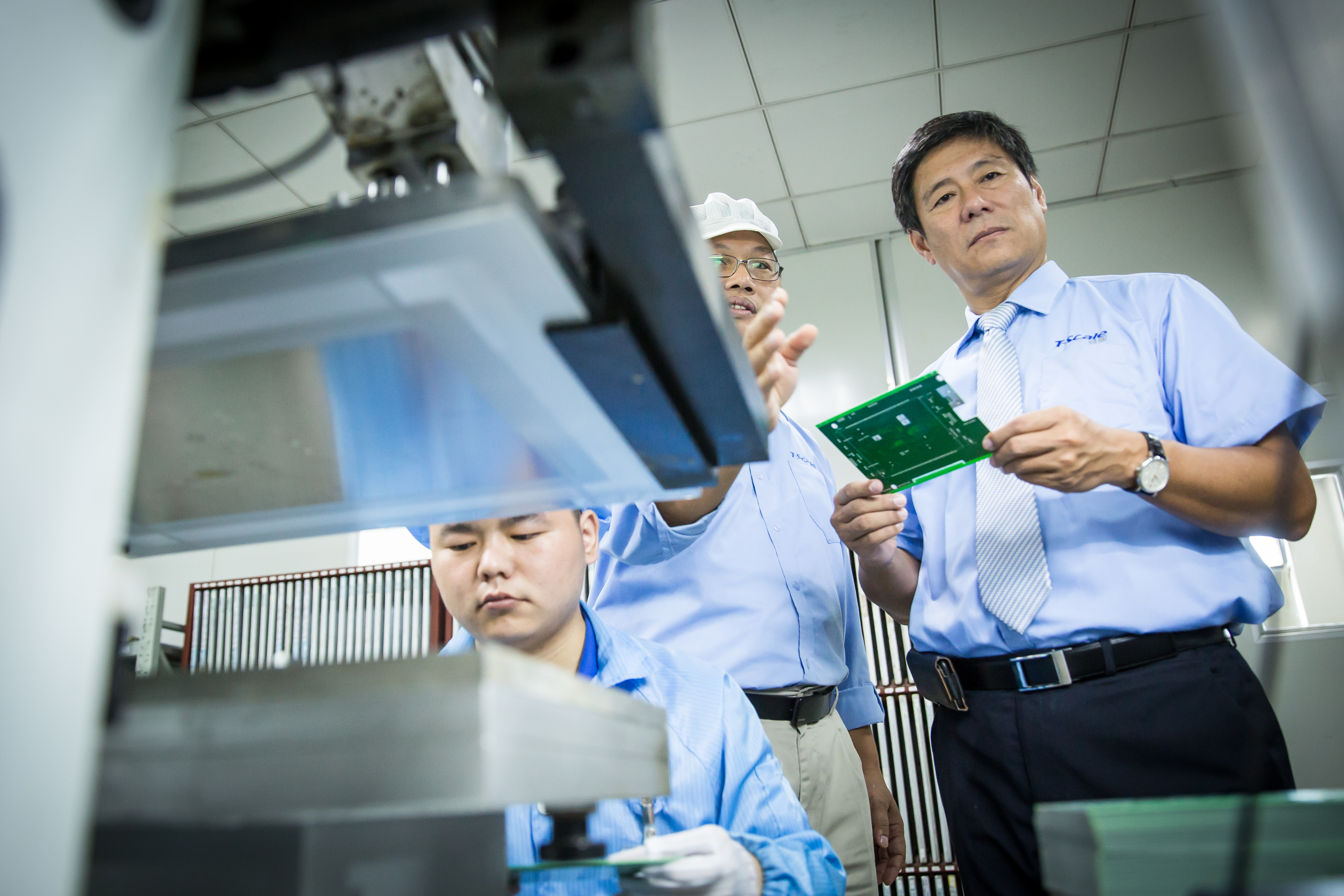 傅青炫從小在父親的磅秤工廠長大，儘管是念政治、企管畢業，但對於衡器的製造技術和產業趨勢都有高度敏感性。