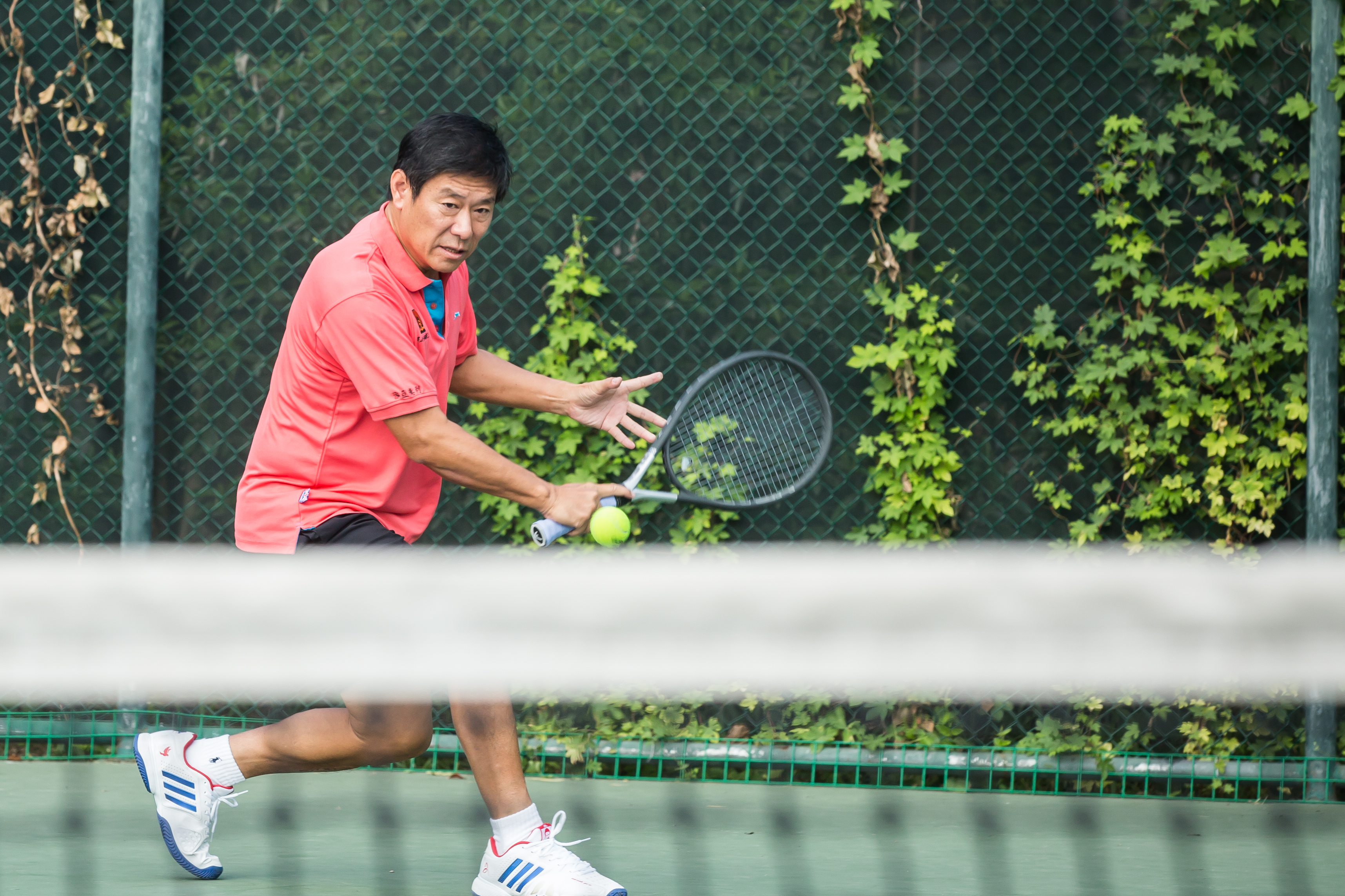 鼎炫董事長傅青炫從高中開始接觸網球，曾任網球教練，最喜歡的球星是費德勒。