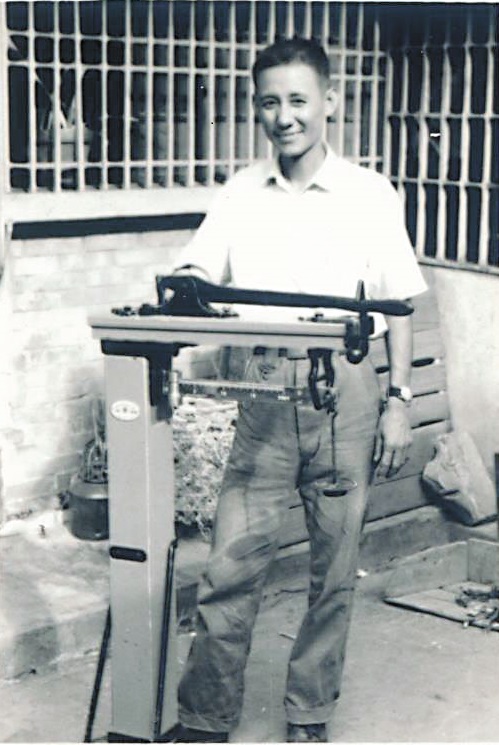 傅青炫的父親傅國璋在1968年創辦「台灣衡器工廠」，因未跟上產業轉型，被市場淘汰，傅青炫赴中國東山再起，謹記這次教訓。（鼎炫提供）