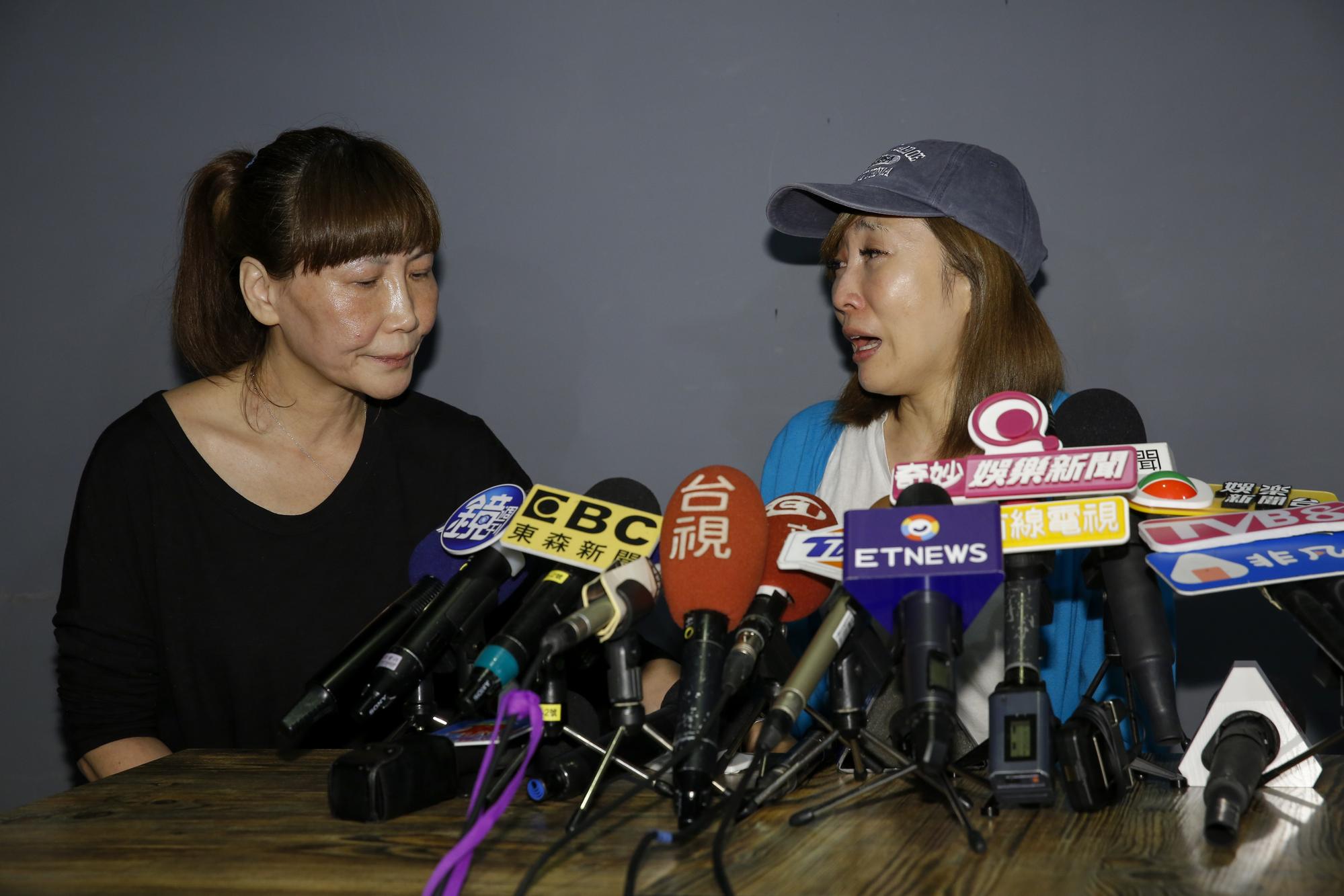 不知所云地說了半天，Nana倒在經紀人懷裡繼續哭。