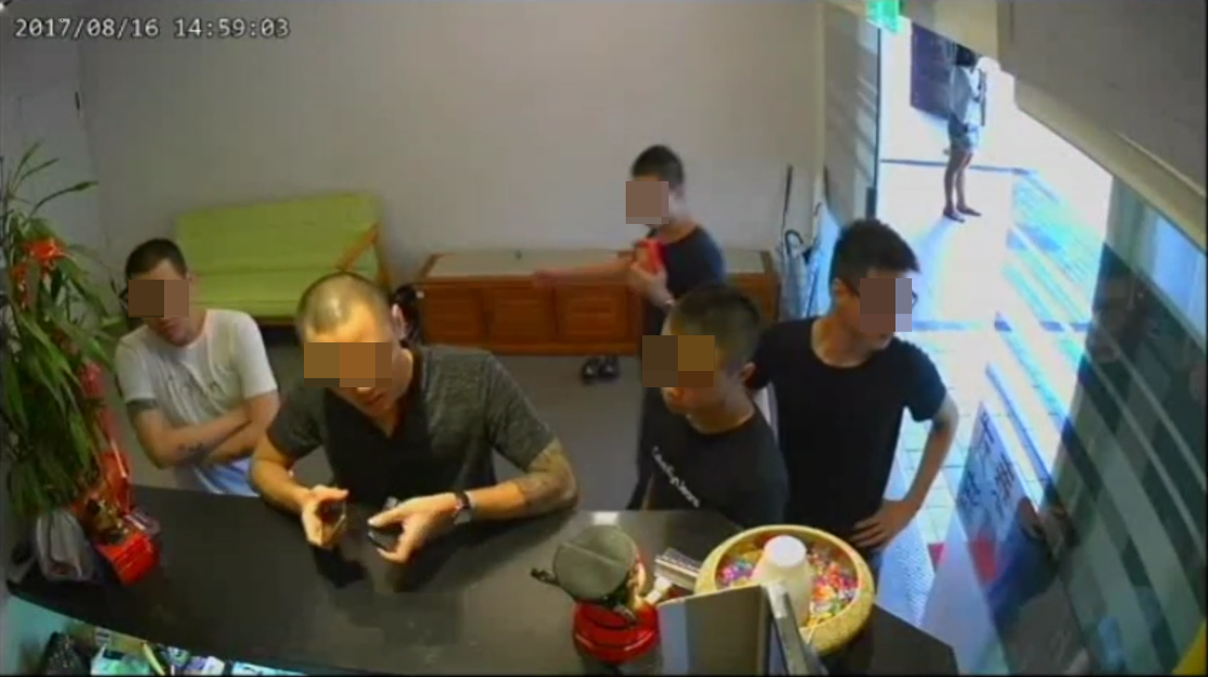 以天道盟大同分會長自居的王姓犯嫌及其犯罪集團，以毛巾費用的方式，變相向養生館收取保護費。