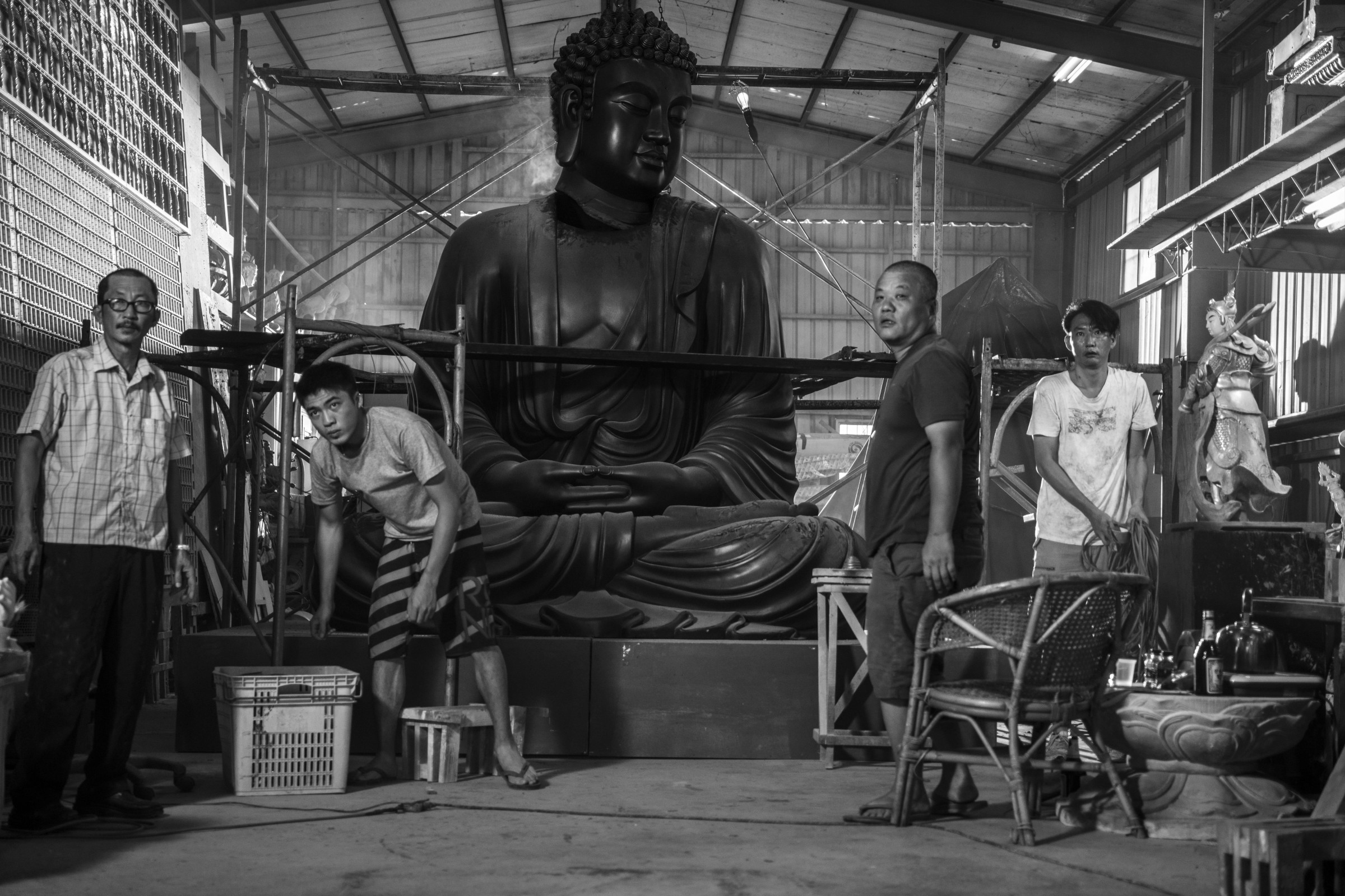 《大佛普拉斯》黑色喜劇中，帶著許多諷刺色彩。（甲上提供）