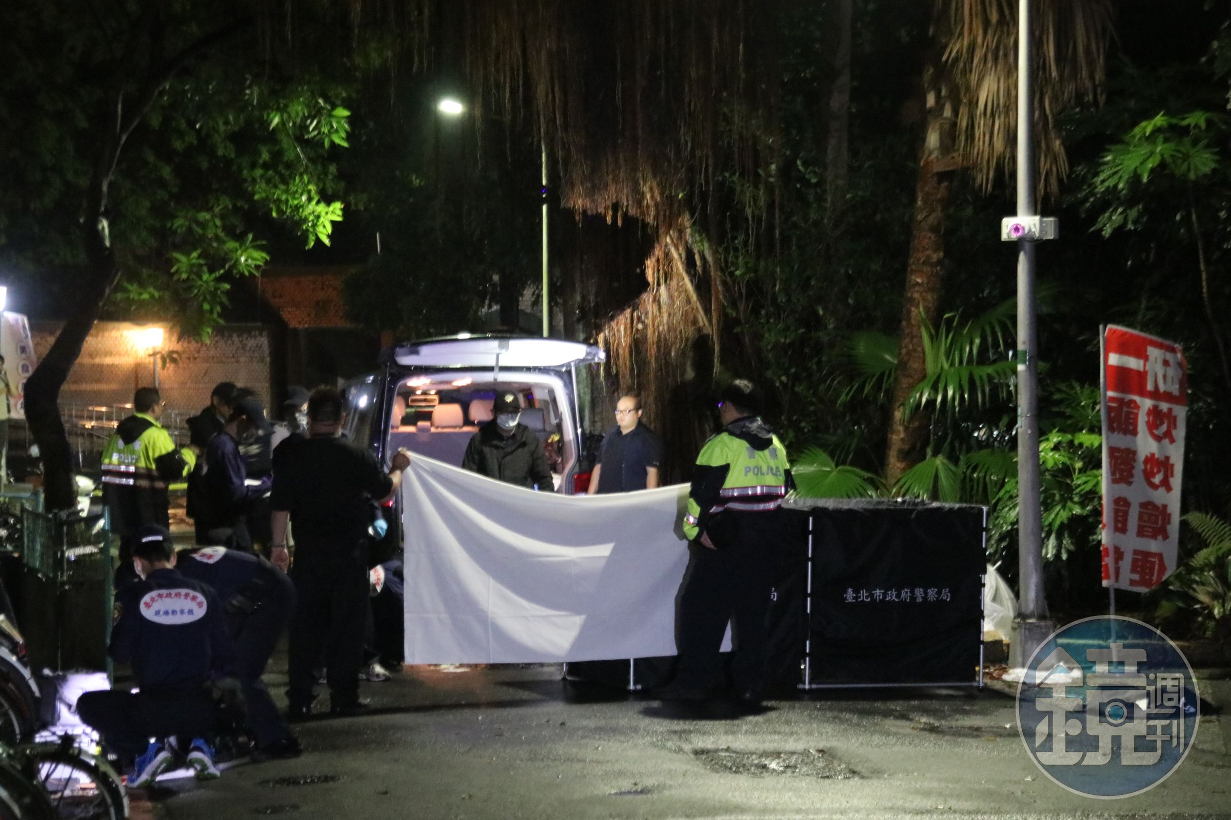台大宿舍驚傳有人潑灑不明液體，凶嫌張男則是在台大女宿外自刎，當場死亡。