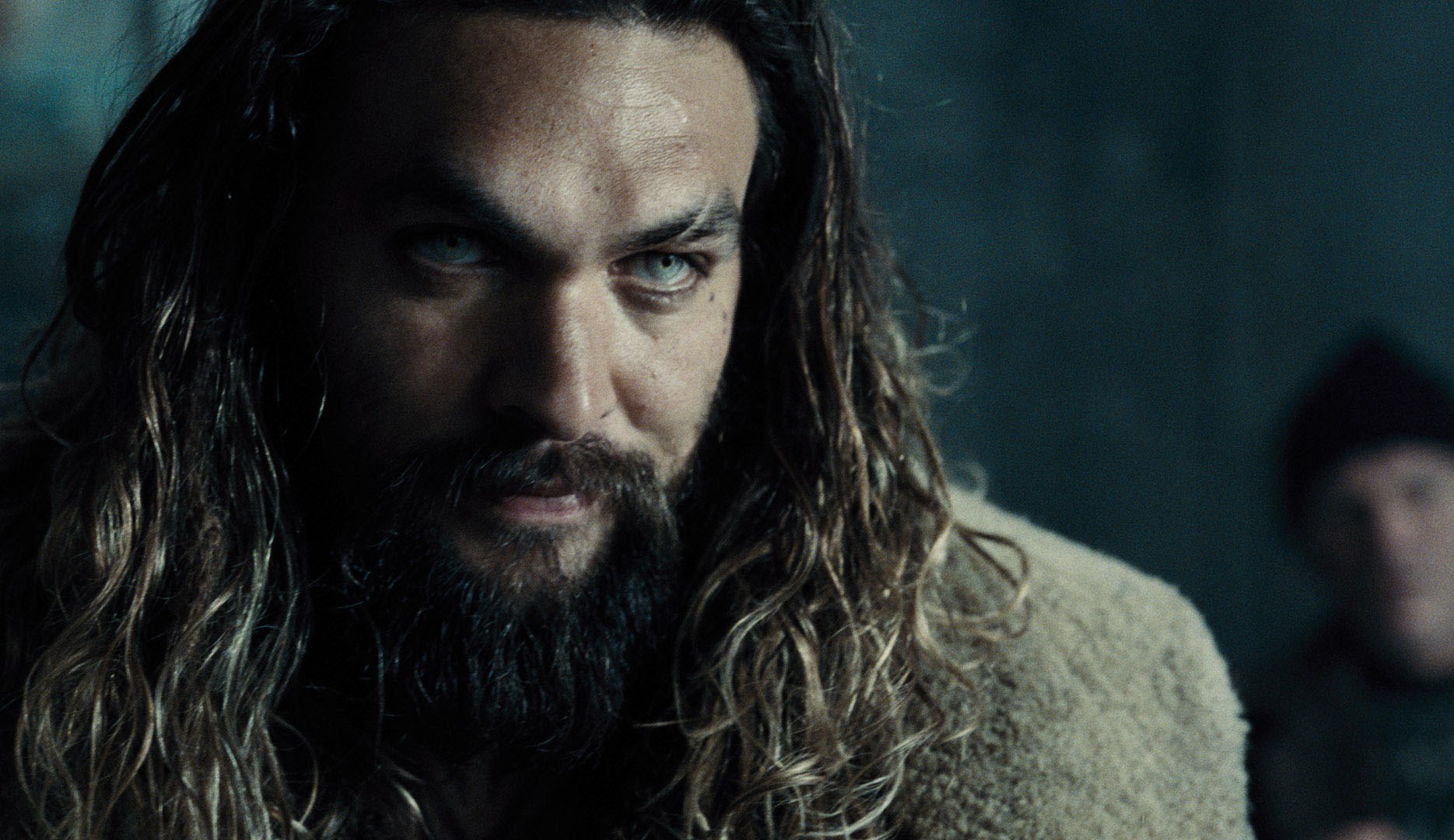 傑森摩莫亞擁有夏威夷原住民血統，無論外貌、長相，都推翻了水行俠在漫畫的設定，成為《正義聯盟》的最新亮點。（華納兄弟）