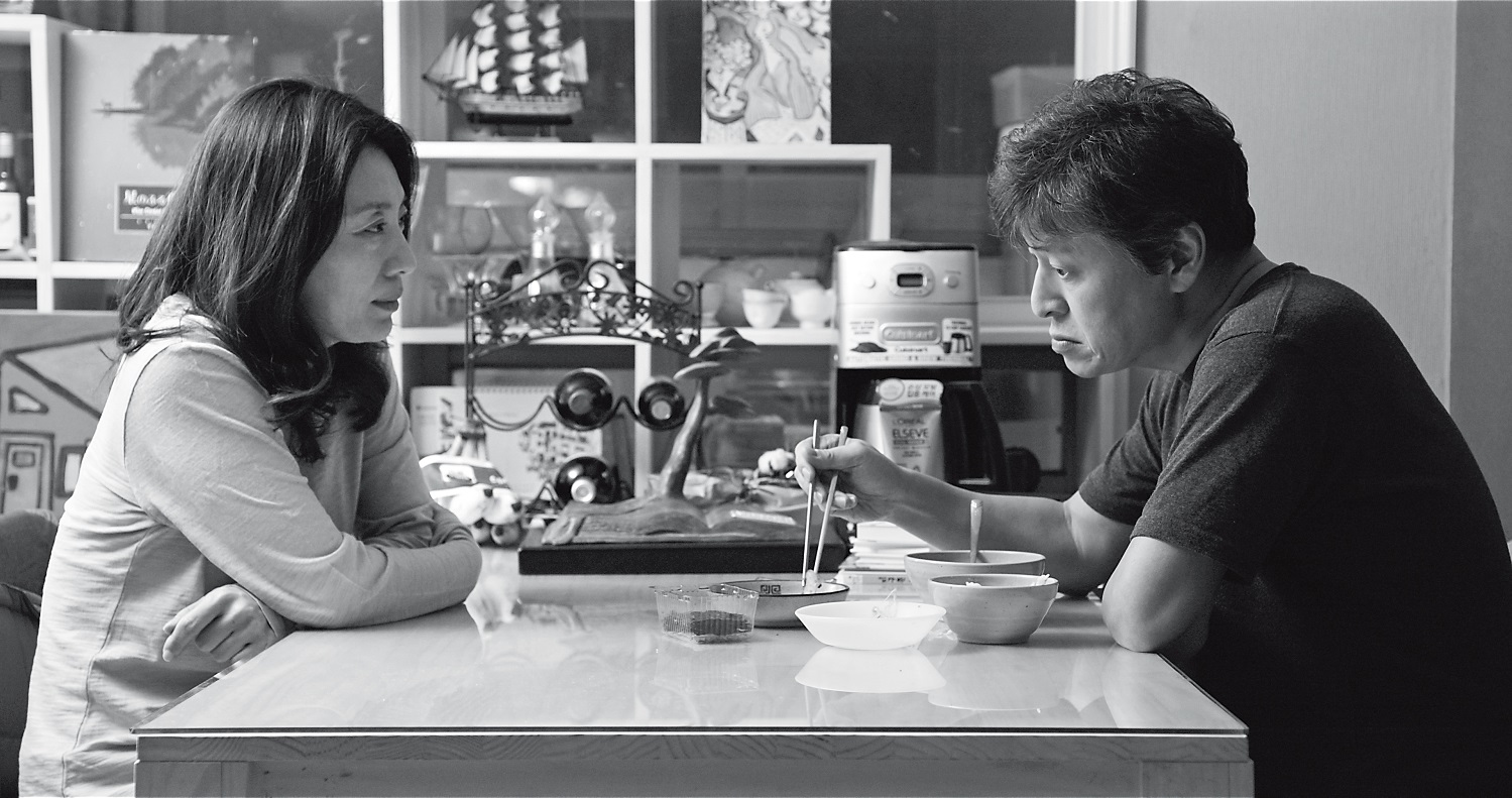 《那天以後》透過妻子、外遇以及近乎旁觀的新員工，反映、諷刺男主角這種知識分子的反覆與怯懦。（可樂提供）