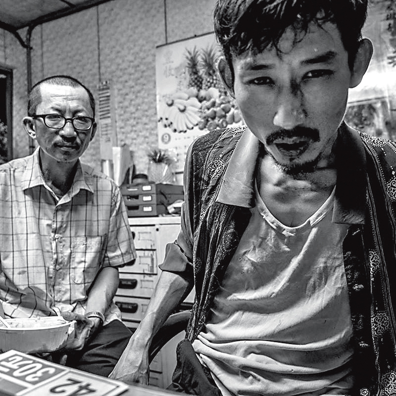 導演黃信堯的黑色喜劇電影《大佛普拉斯》,將人性的荒謬與悲哀詮釋得淋漓盡致。(甲上娛樂)