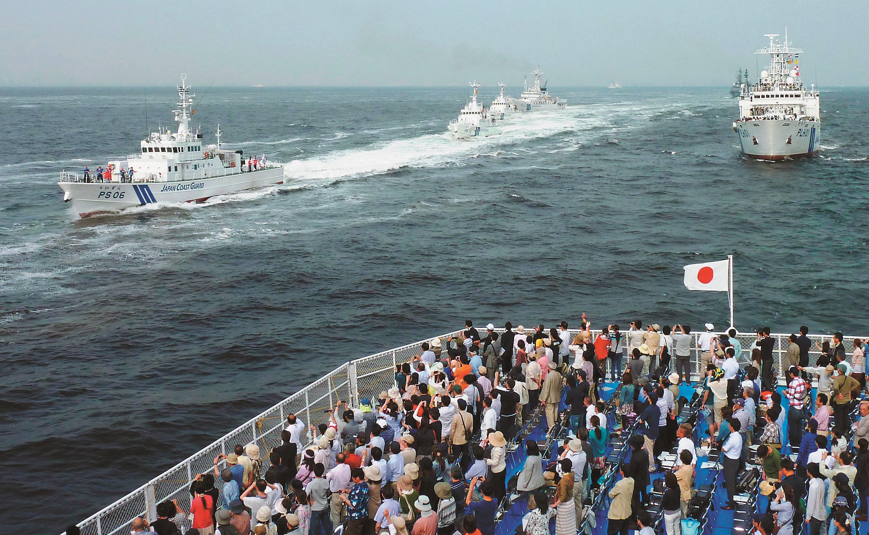 日本視釣魚台為領土,只要有漁船靠近,海上保安廳船艦都會靠近並驅離。圖為海上保安廳的演習。(東方IC)