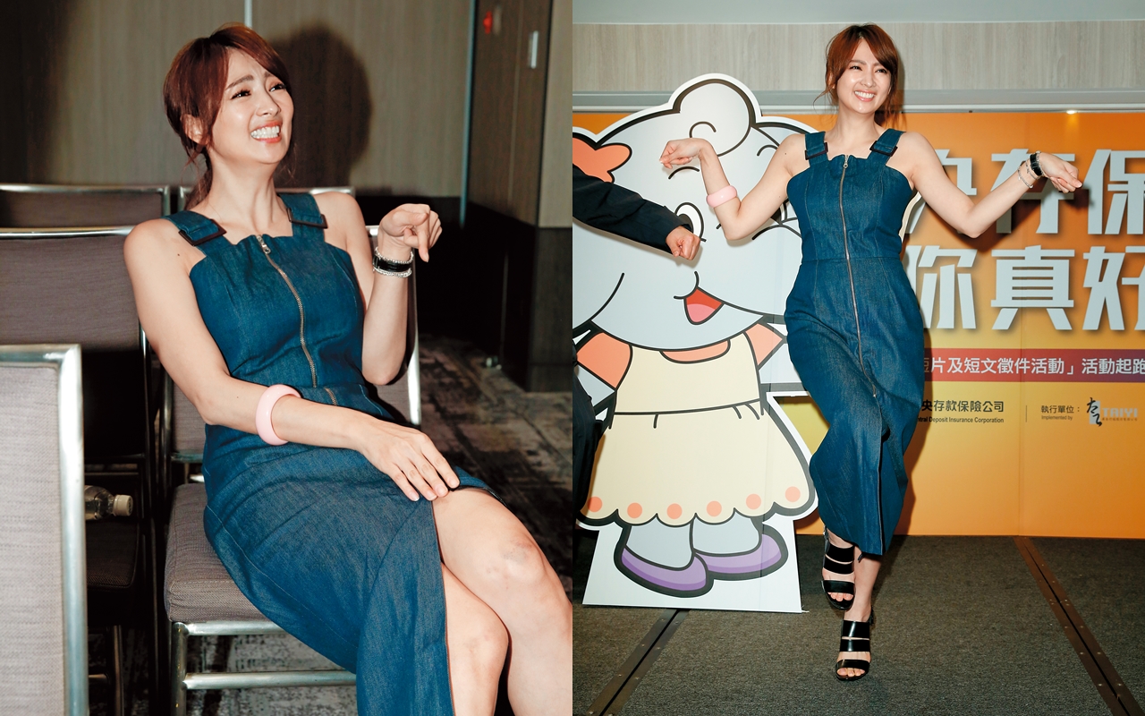 俏皮擺出pose的阿喜，最近亮相服裝都很保守。