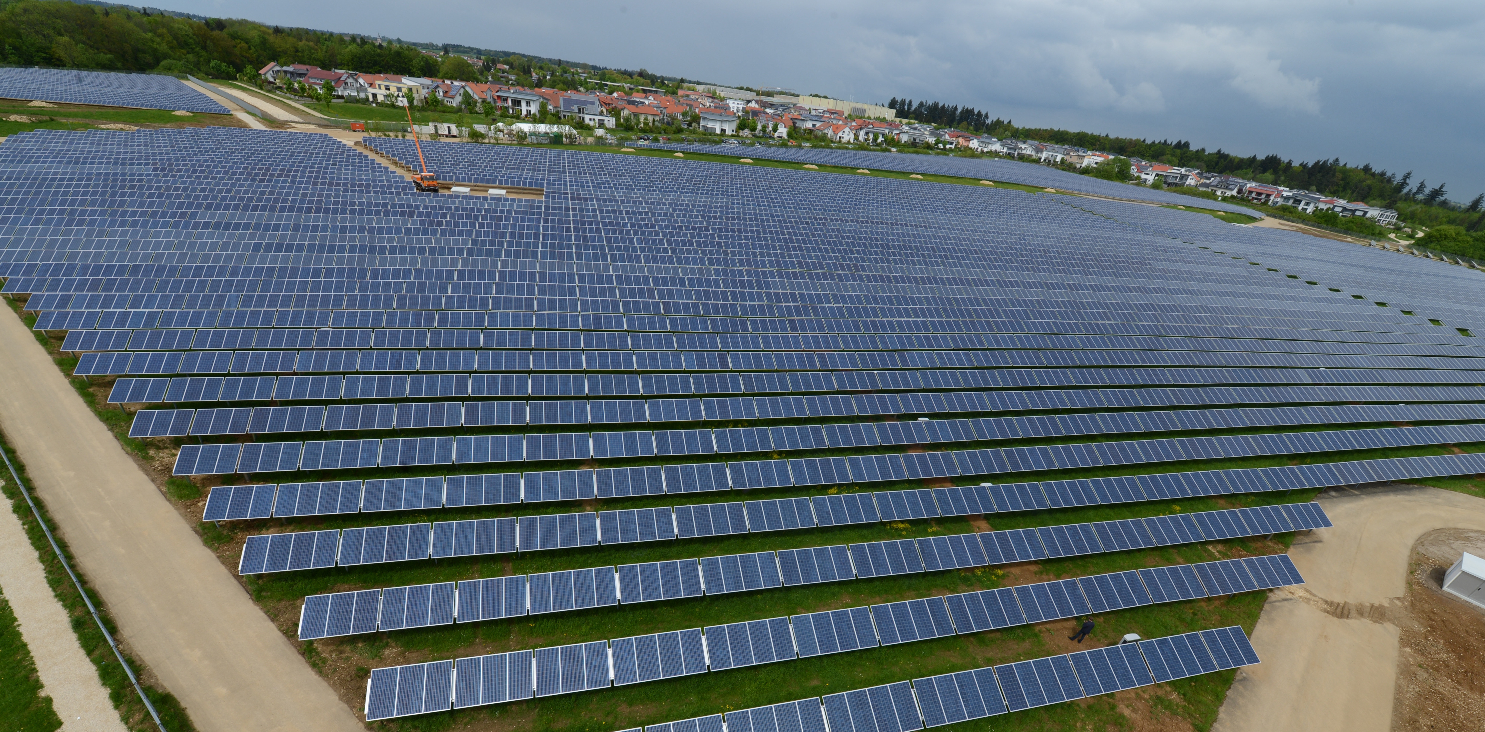 太陽能產業從2000年以來每年仍呈現2位數的成長，問題是過度擴張，供給過剩。（東方IC）