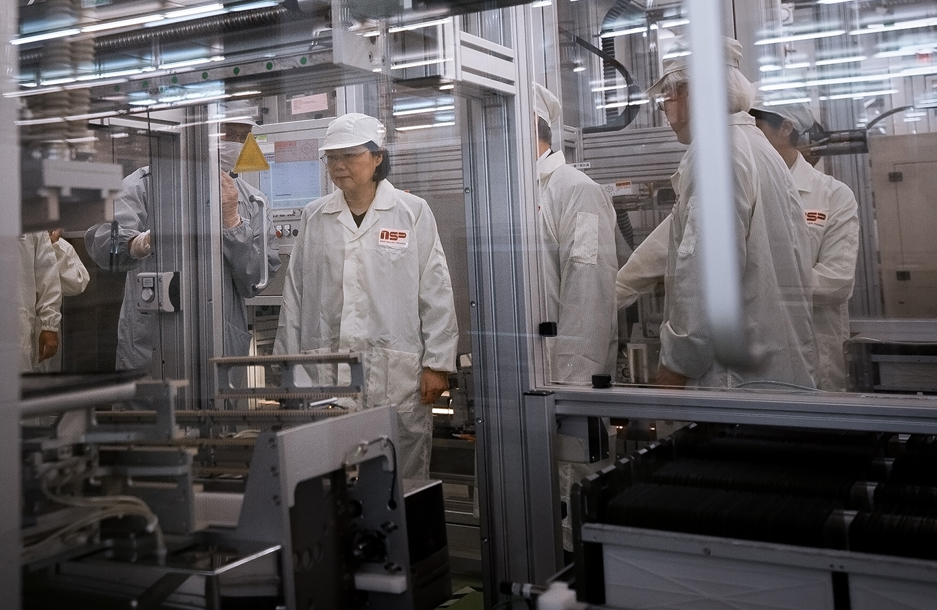 蔡英文總統今年6月前往新日光參訪，盯緊新日光三合一的進度。（總統府提供）