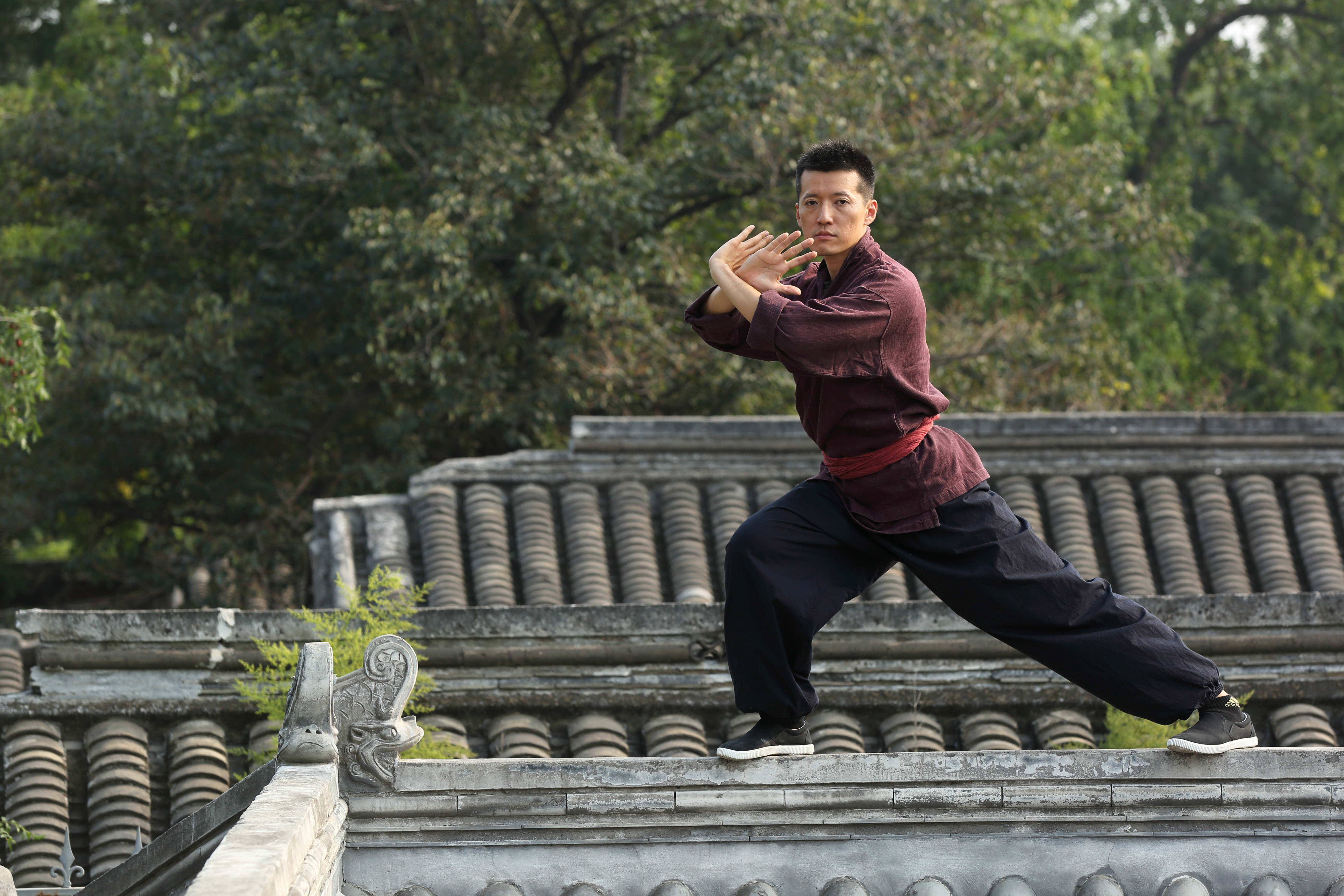 「夜奔北京」老闆黃鴻璽曾是雲門舞集的武術教學，2011年他到北京胡同裡的傳統四合院開旅館，想以此為平台吸引更多武術同好前來交流。