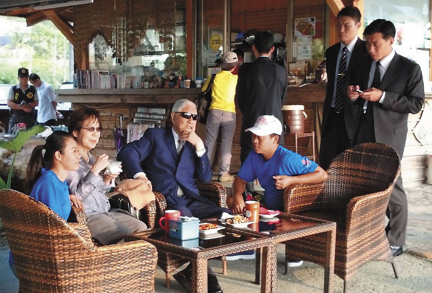 前總統李登輝曾多次造訪「三個傻瓜」咖啡店。（翻攝三個傻瓜臉書）
