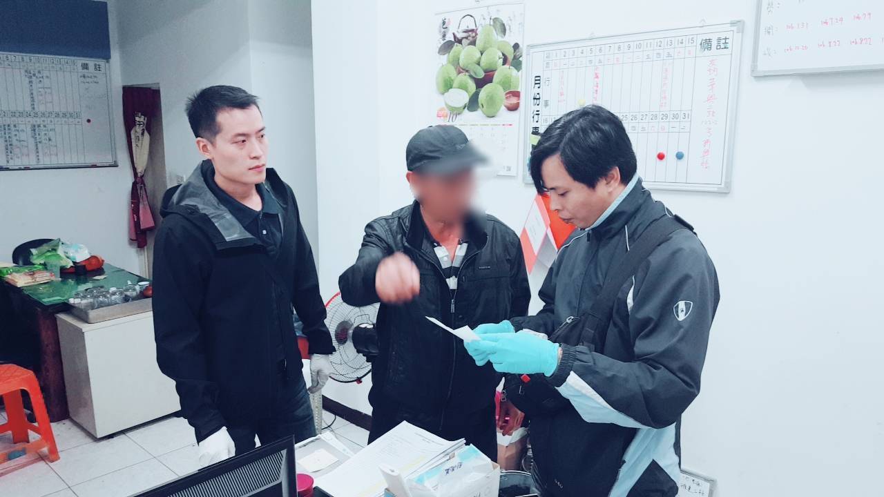 吳姓包商協助吳嫌犯案,昨日也被警方逮捕。(翻攝畫面)