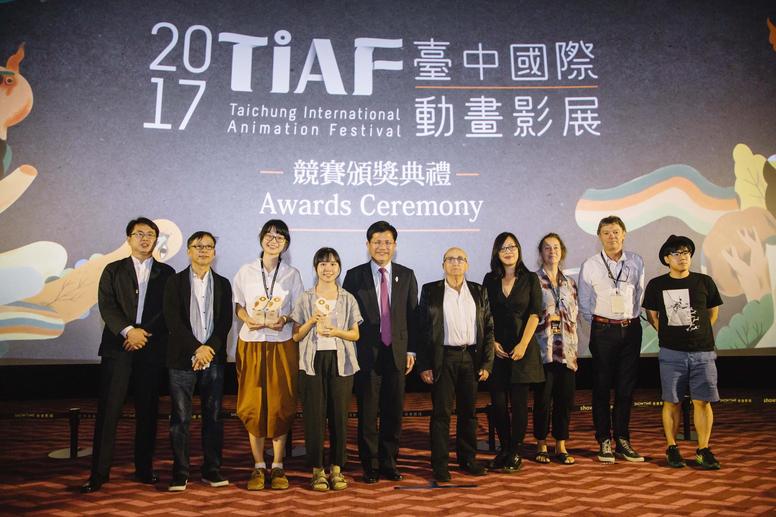 波蘭導演葉茲庫夏（右五）應本屆台中國際動畫影展之邀來台擔任評審。（台中國際動畫影展提供）