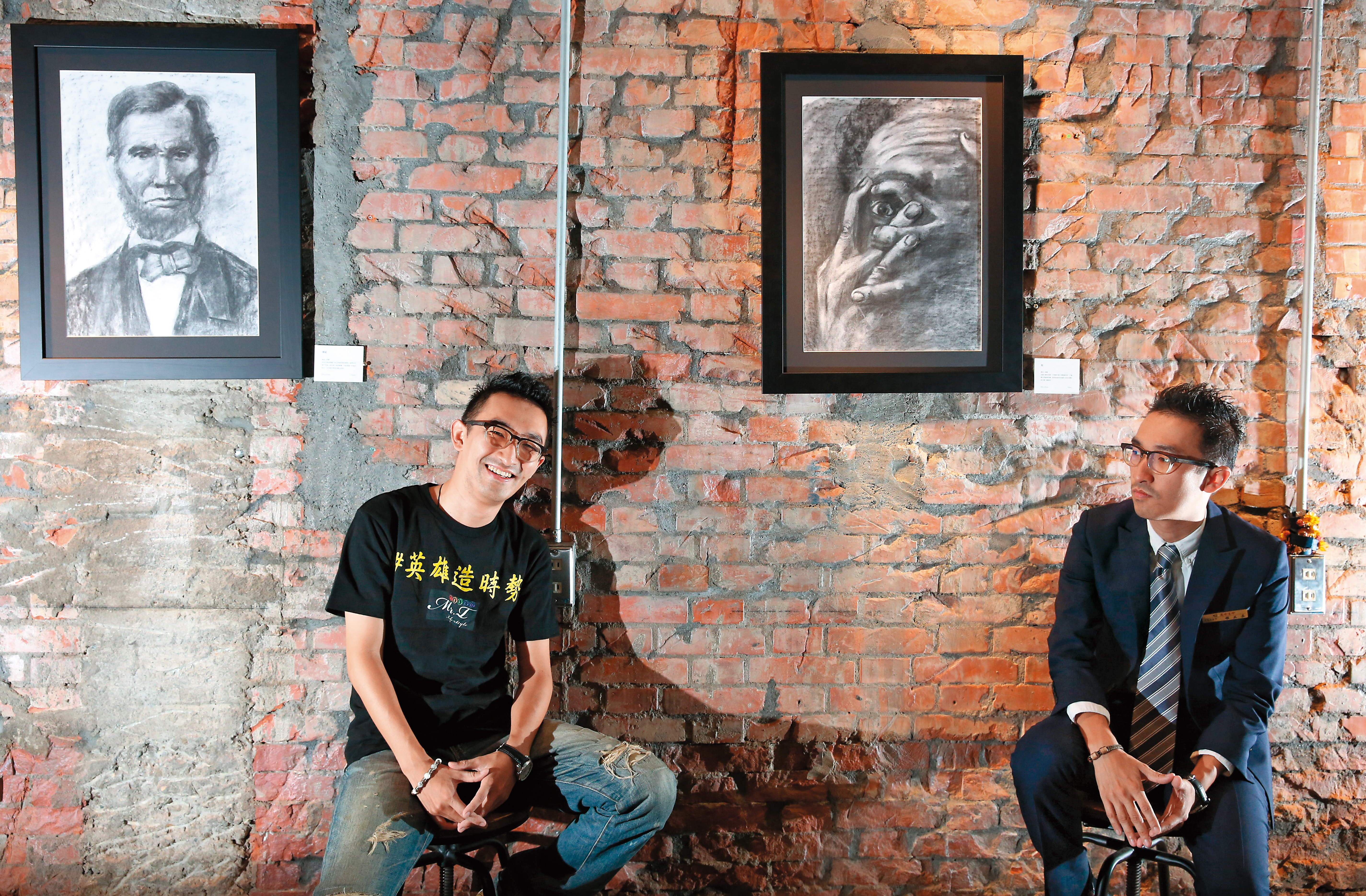 穿著自己設計的品牌Hell Mr. I（左）和禮儀師西裝（右），對程正嘉而言是截然不同的心情。（圖為影像合成）