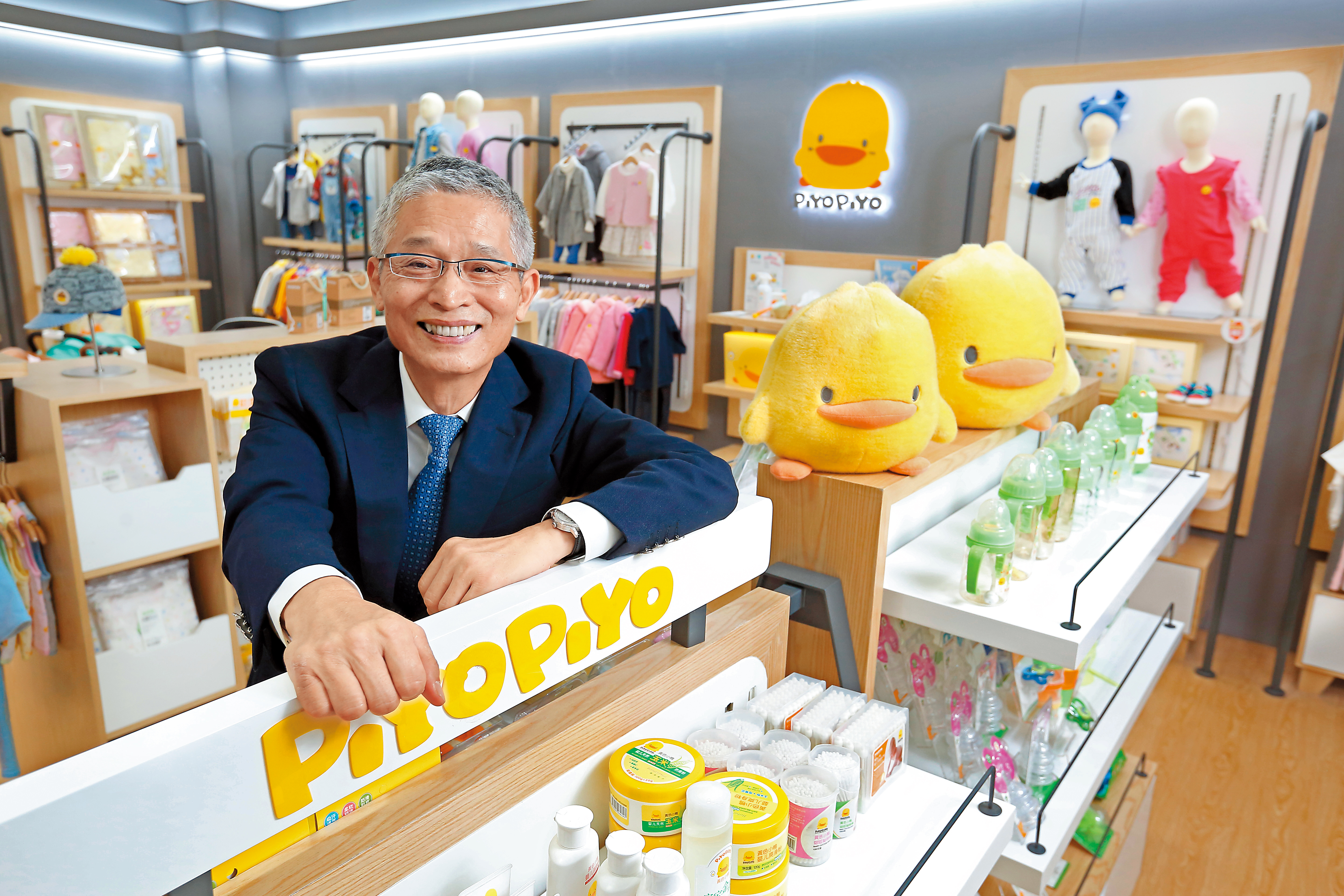 許復進1993年註冊Q版卡通造型黃色小鴨PIYOPIYO，後切入嬰幼市場，成為第一家本土嬰幼用品品牌商。