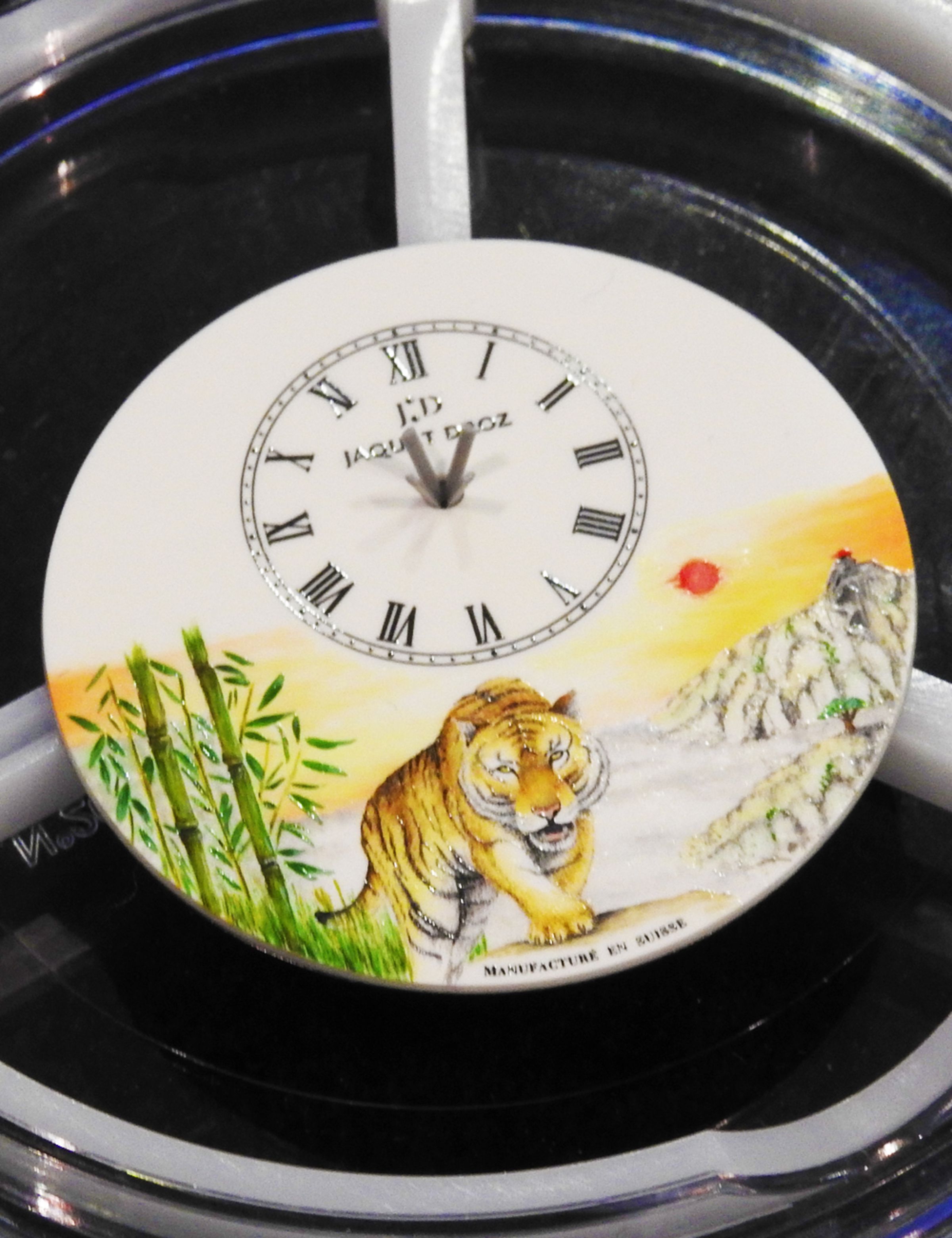 琺瑯彩繪面盤一向是JAQUET DROZ的招牌。
