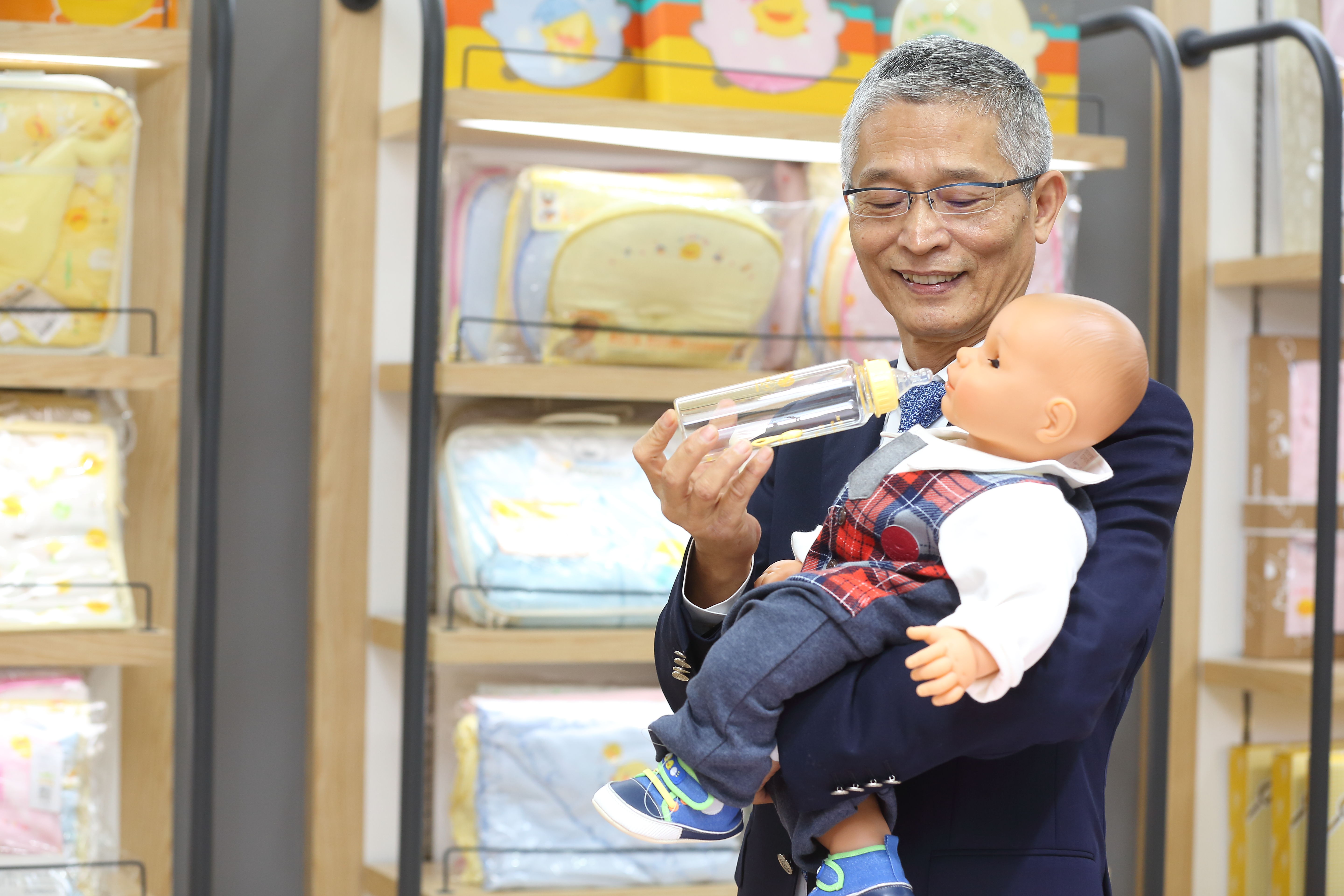 嬰幼用品直接接觸寶寶，許復進對品質把關嚴格，原料與成品均會送驗。