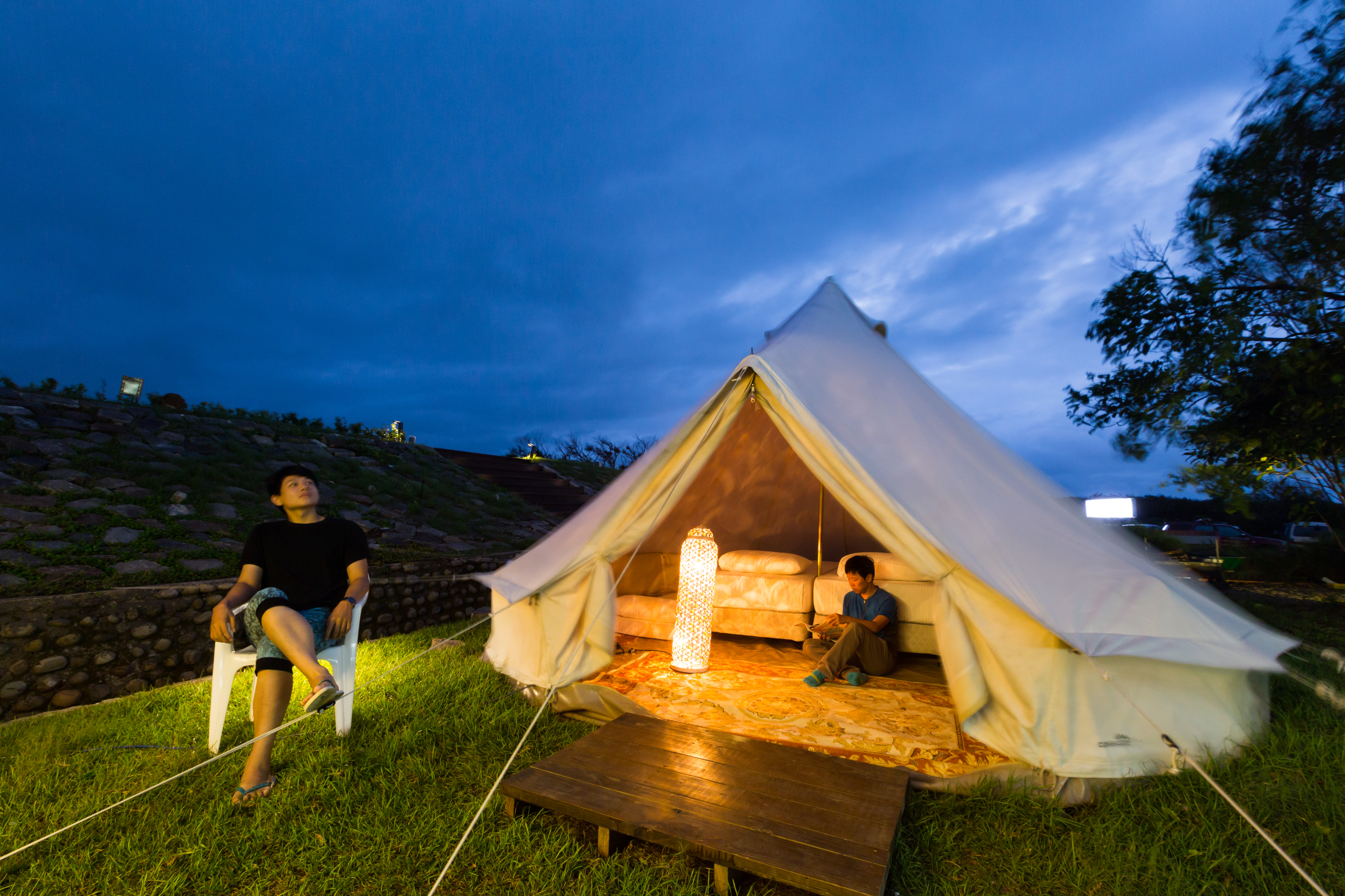 「半島秘境」提供的神殿帳，內有雙人床及私人空間，像是入住豪華小屋。