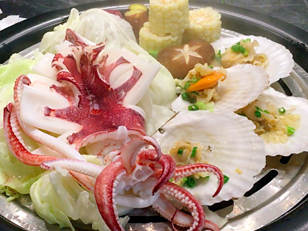 用蒸氣鍋燜熟食材，能保留原始風味。