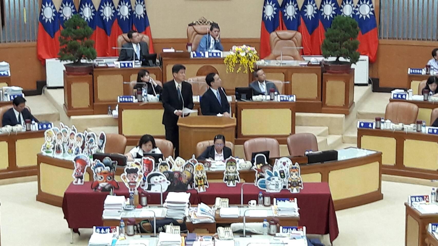 新北市議會民進黨團今日質詢。(翻攝畫面)