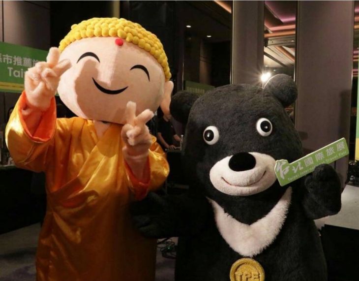 熊讚臉書貼文「只要是吉祥物，都是萬得佛」，似乎替新北市沒人氣的吉祥物群打氣。（翻攝熊讚臉書）