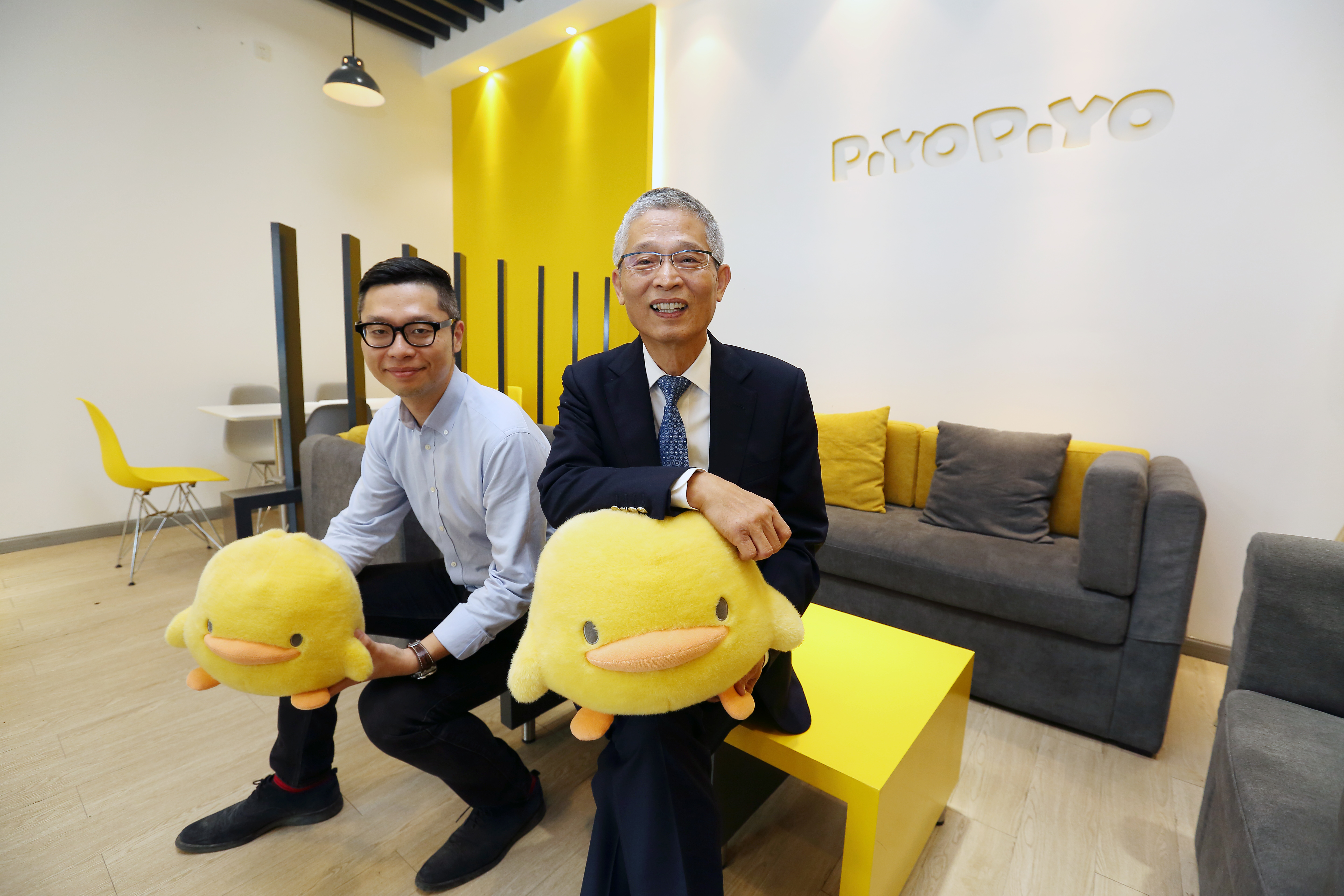 長子許永融（左）加入團隊，成為父親許復進（右）的得力左右手。