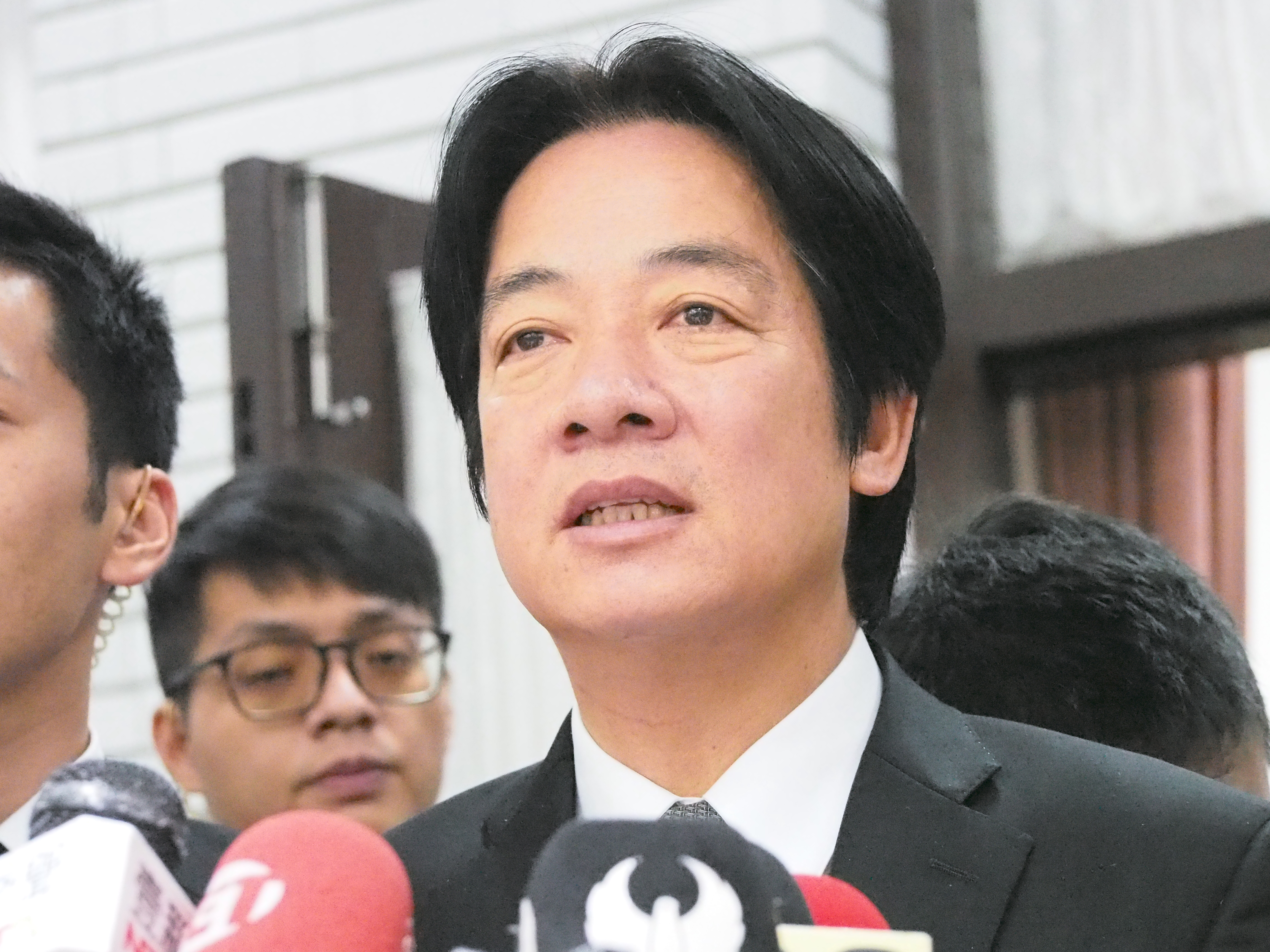 行政院長賴清德今在立法院受訪宣示慶富案調查無上限。