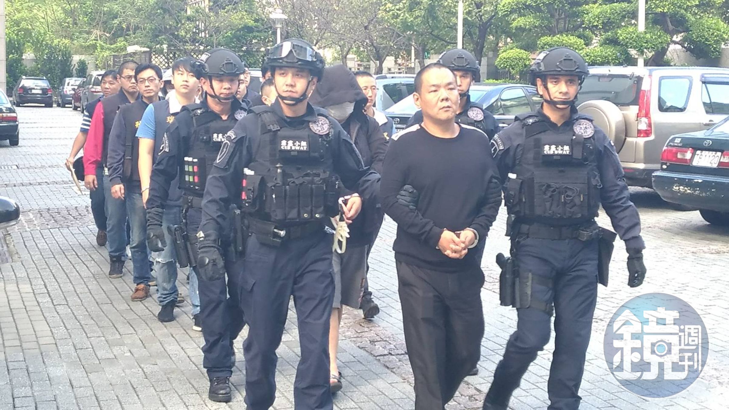 天道盟太陽會的曾嫌等人，涉嫌恐嚇砸店而遭警方逮捕。（刑事局提供）