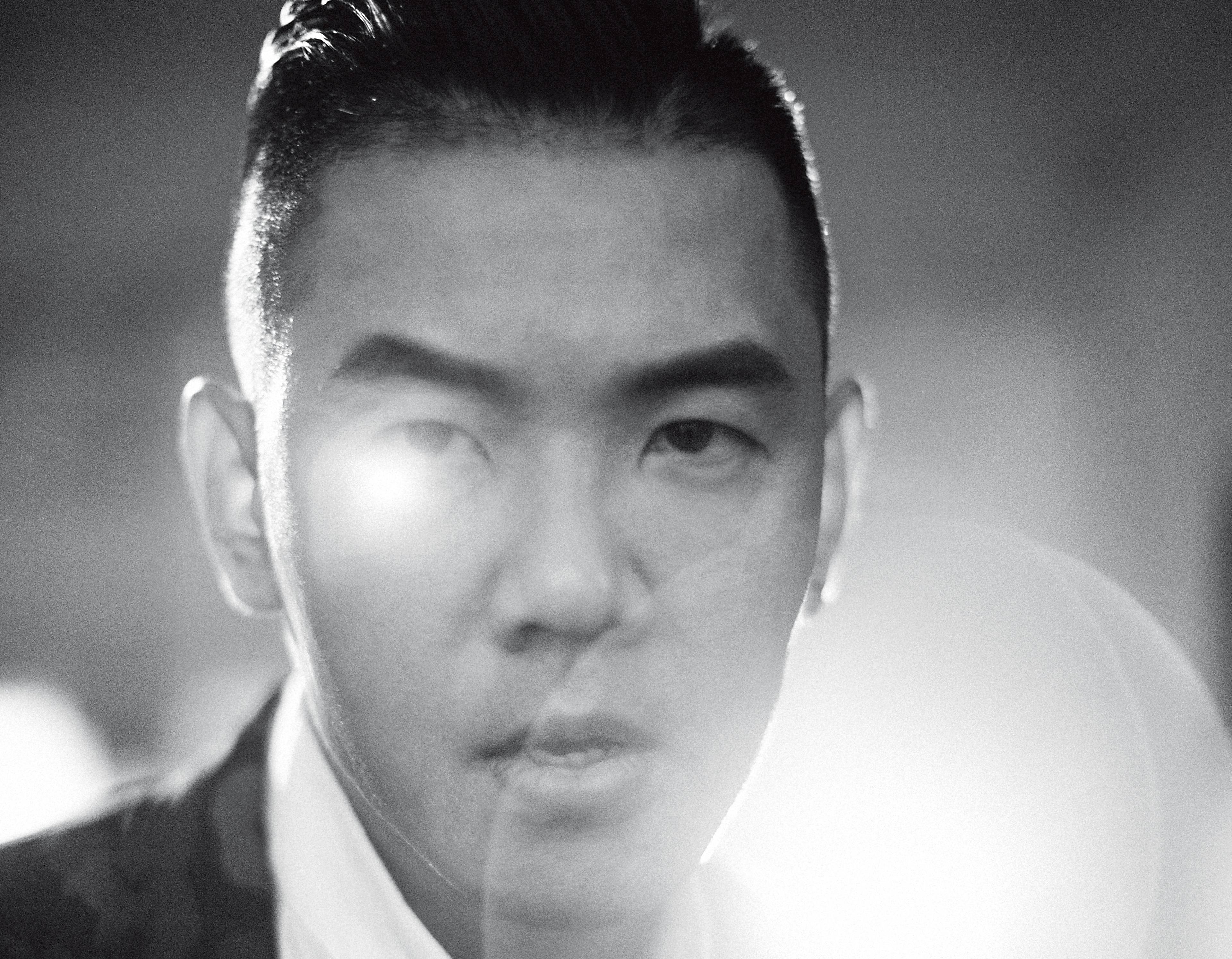 不要再叫陳建州「裝熟魔人」「曬嬰狂人」，從現在起，請稱呼他「真熟魔人」。 