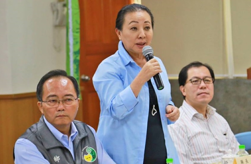 張花冠表示，從未感受到洪耀福的善意，還指洪根本是「開小門、走歪路」。（翻攝自張花冠臉書）