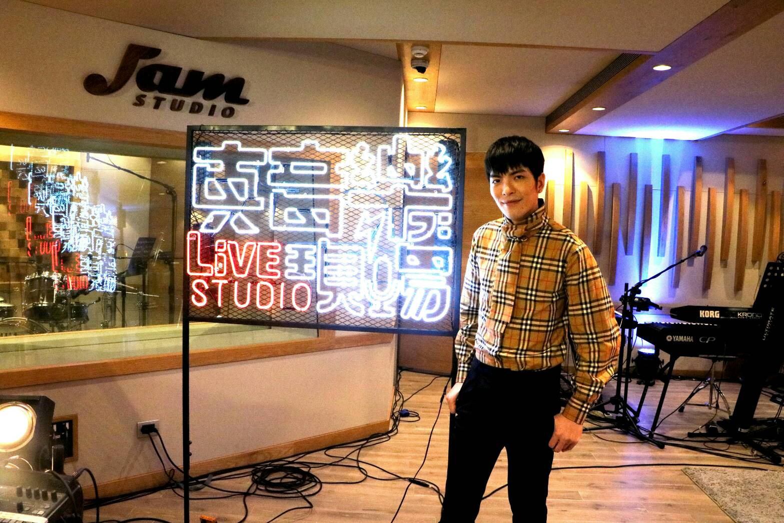 蕭敬騰為了錄製新節目《真音樂現場》，千萬打造的錄音室曝光。（鑫盛傳媒提供）