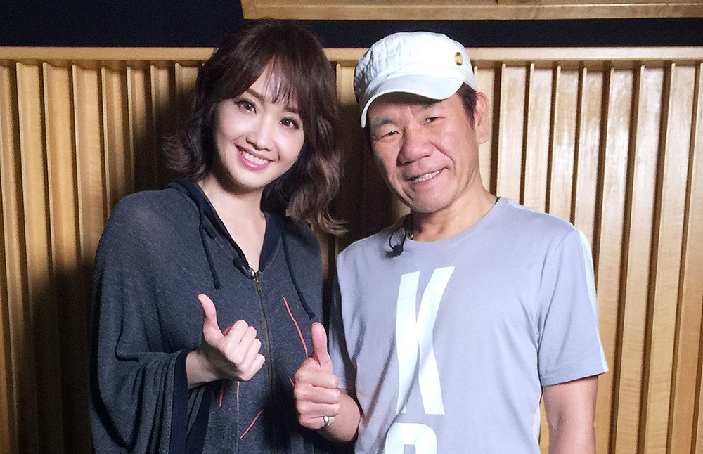 入行30年的趙傳傳授護嗓秘方給朱俐靜，要她千萬不能感冒。