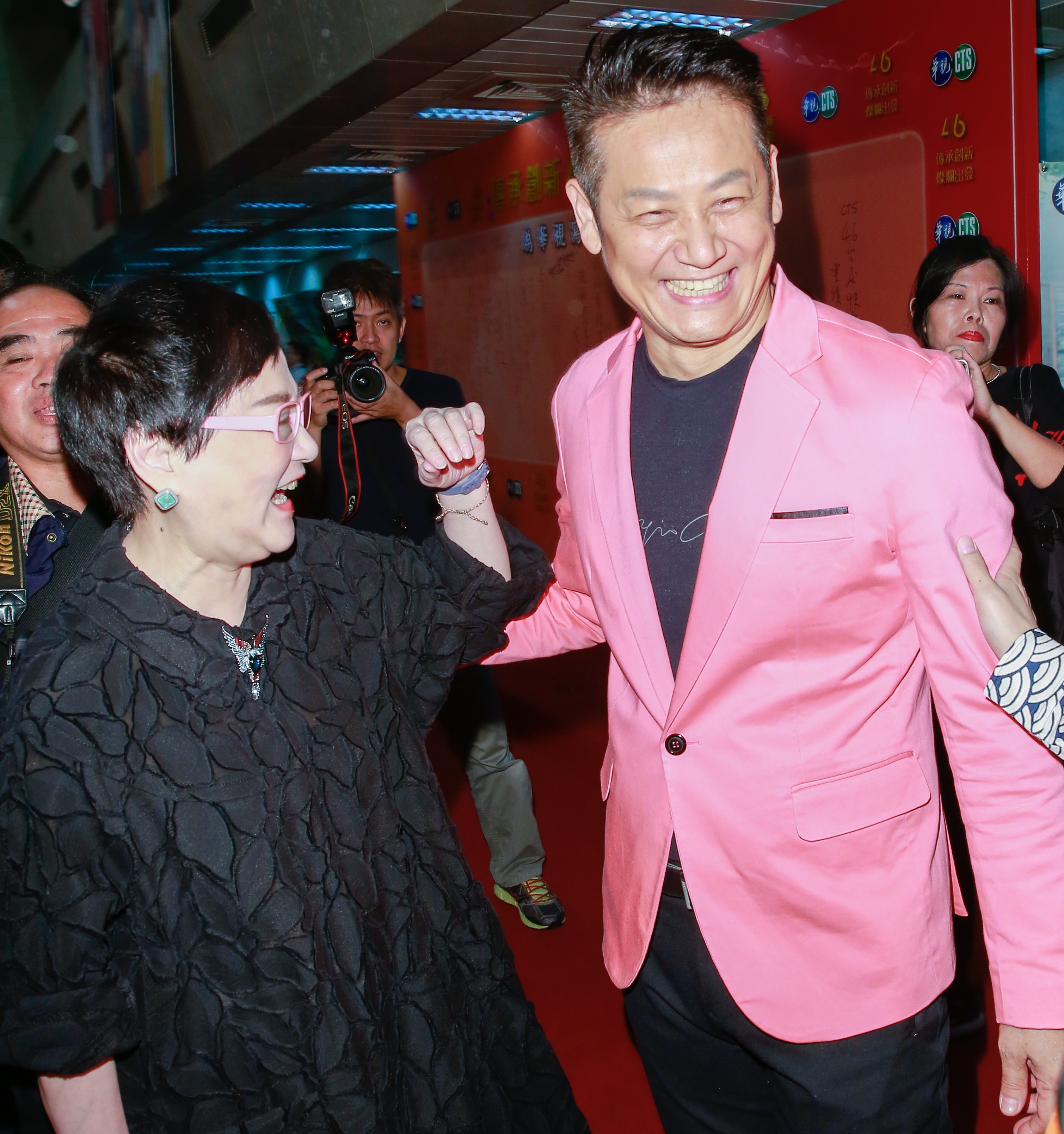 張小燕和徐乃麟在華視台慶相見歡。