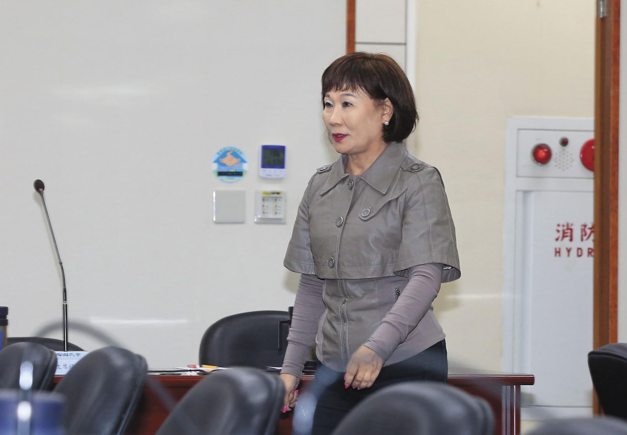 台北市議員厲耿桂芳3年來均代表退輔會出任華欣文化基金會董事。