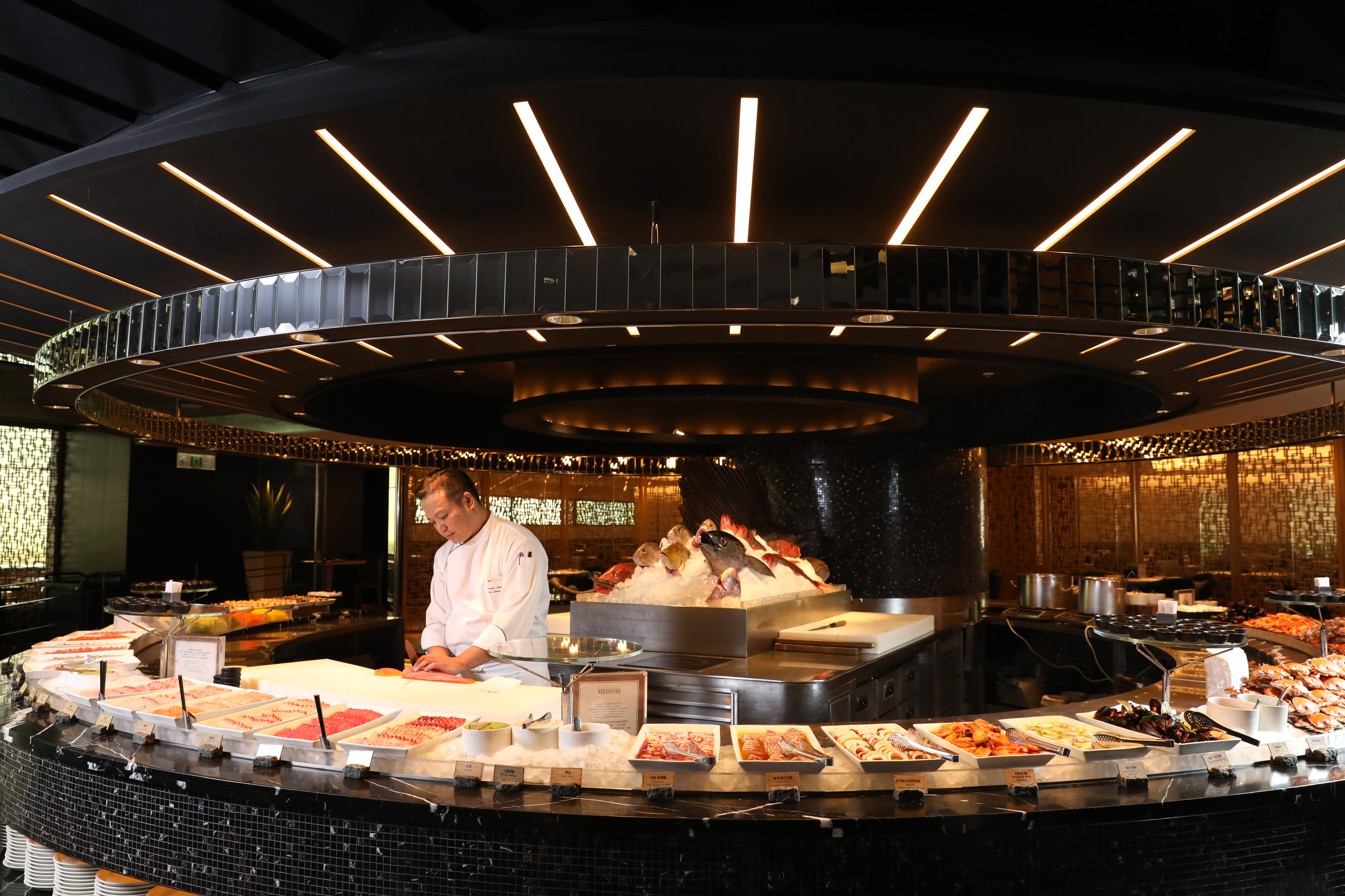 「栢麗廳」現流鮮魚品質可與日本料理的鮮度PK，來這裡專攻生魚片最聰明。