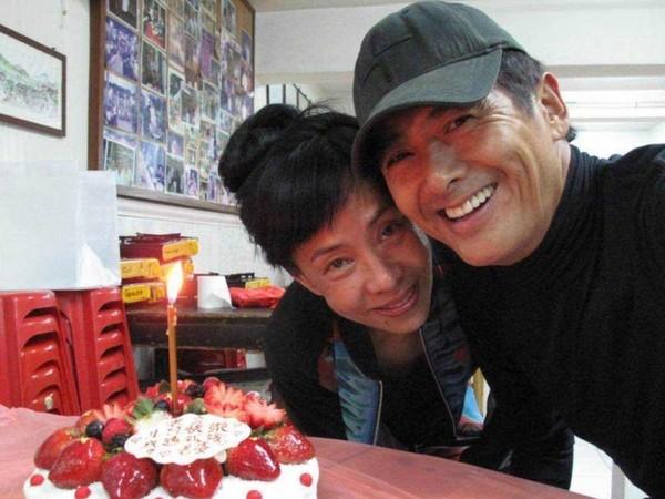 陳薈蓮也感謝周潤發31年來的疼愛,她表示自己愛吃辣,丈夫反而吃得比較清淡,但每次出門覓食時,周潤發往往以她為優先。(翻攝自微博)